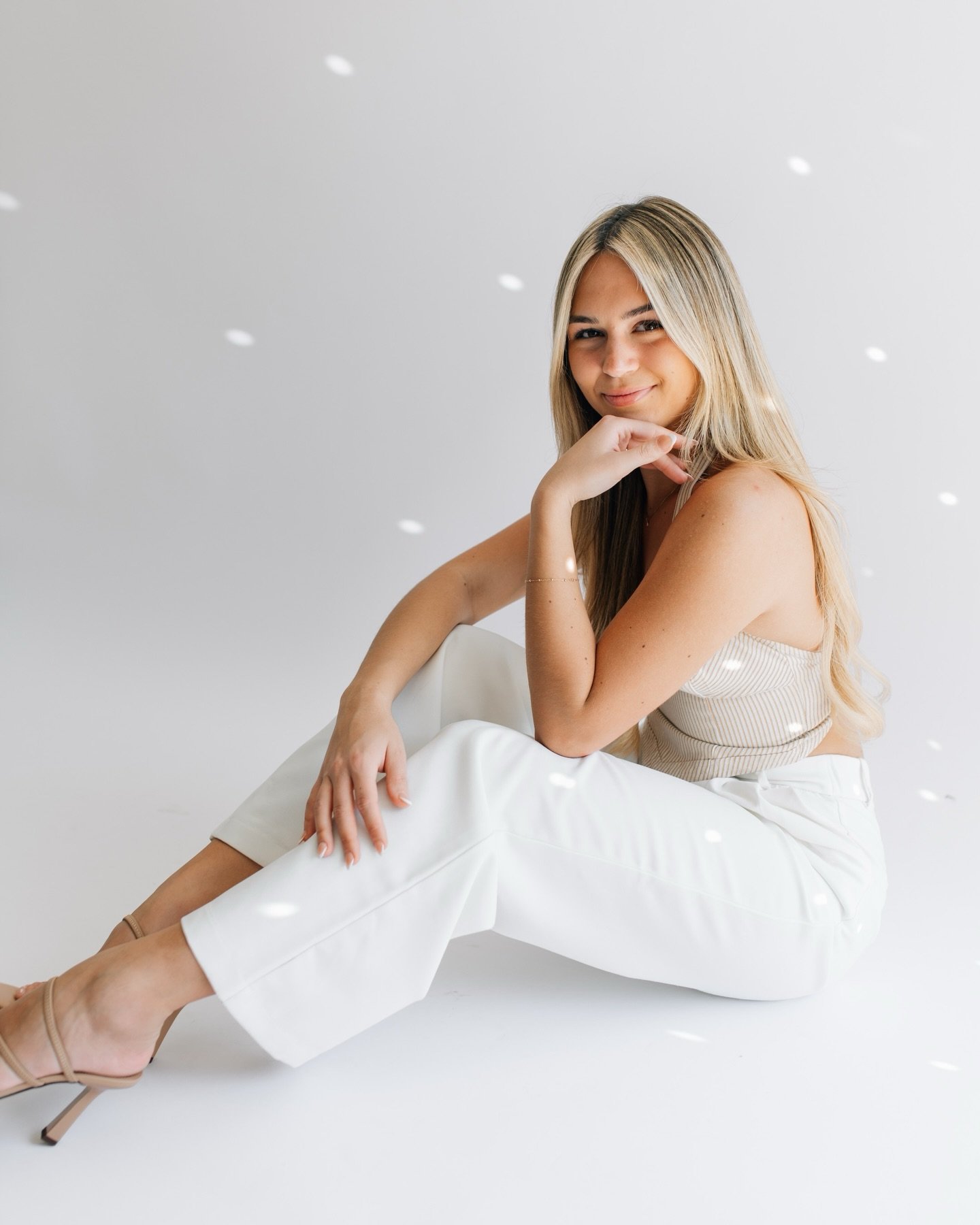 A branding sesh&hellip;like a senior sesh but next chapter. 🪩 ✂️ 💅 

@styledxkiera I could&rsquo;ve photographed you alllll day!!! So dang proud of you! 
.
.
.
.
.
🏷️ hair stylist branding session | hairstylist photoshoot | salon branding photos |