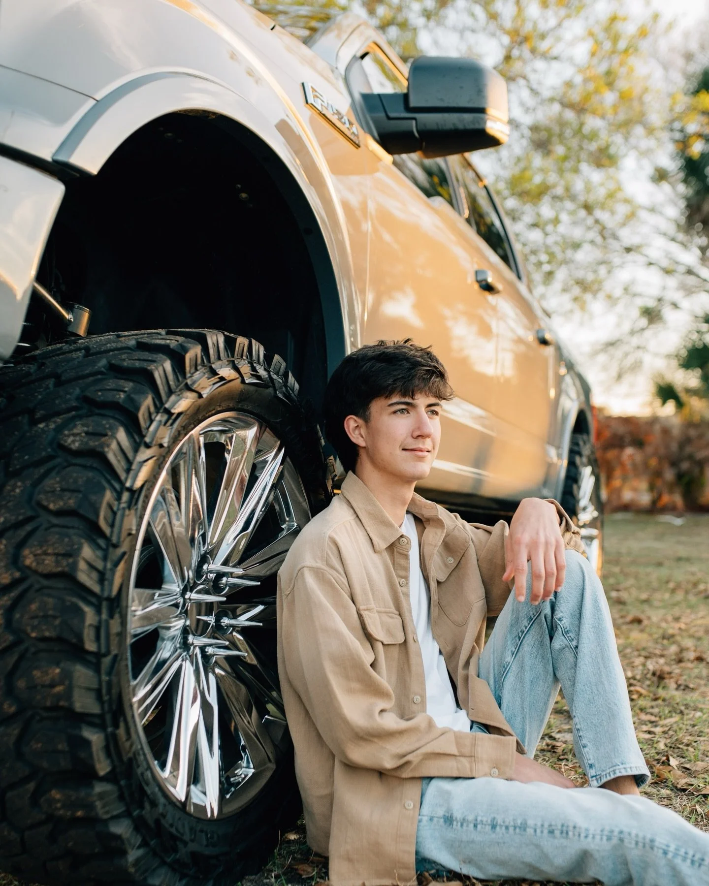 To all the senior guys who love their moms enough to smile and not complain (maybe only a little 😏) for senior pics&hellip;THANK YOU. You have no idea how happy you made her. Mamas am I right?! 🫶🏻🎓
.
.
.
.
.
🏷️ senior guy | class of 2026 | senio