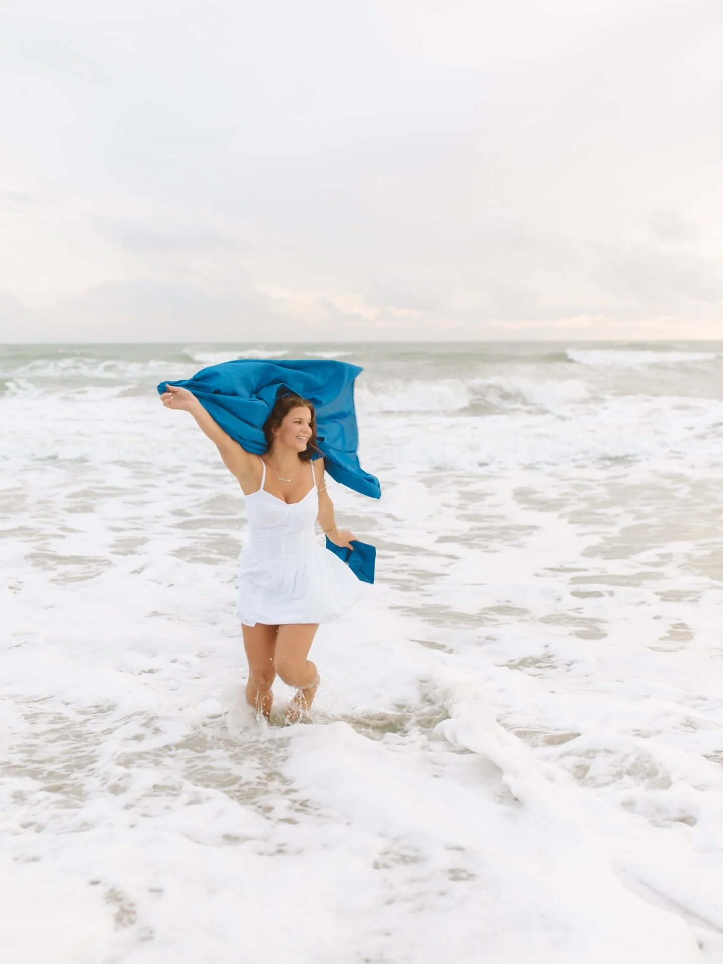 When the wind shows up as your assistant for your senior sesh 🎓 🌊 
.
.
.
.
.
.
.
.
.
🏷️ beach senior photos | windy beach shoot | cap and gown session | senior pictures 2026 | coastal senior portraits | beach graduation photos | florida senior pho