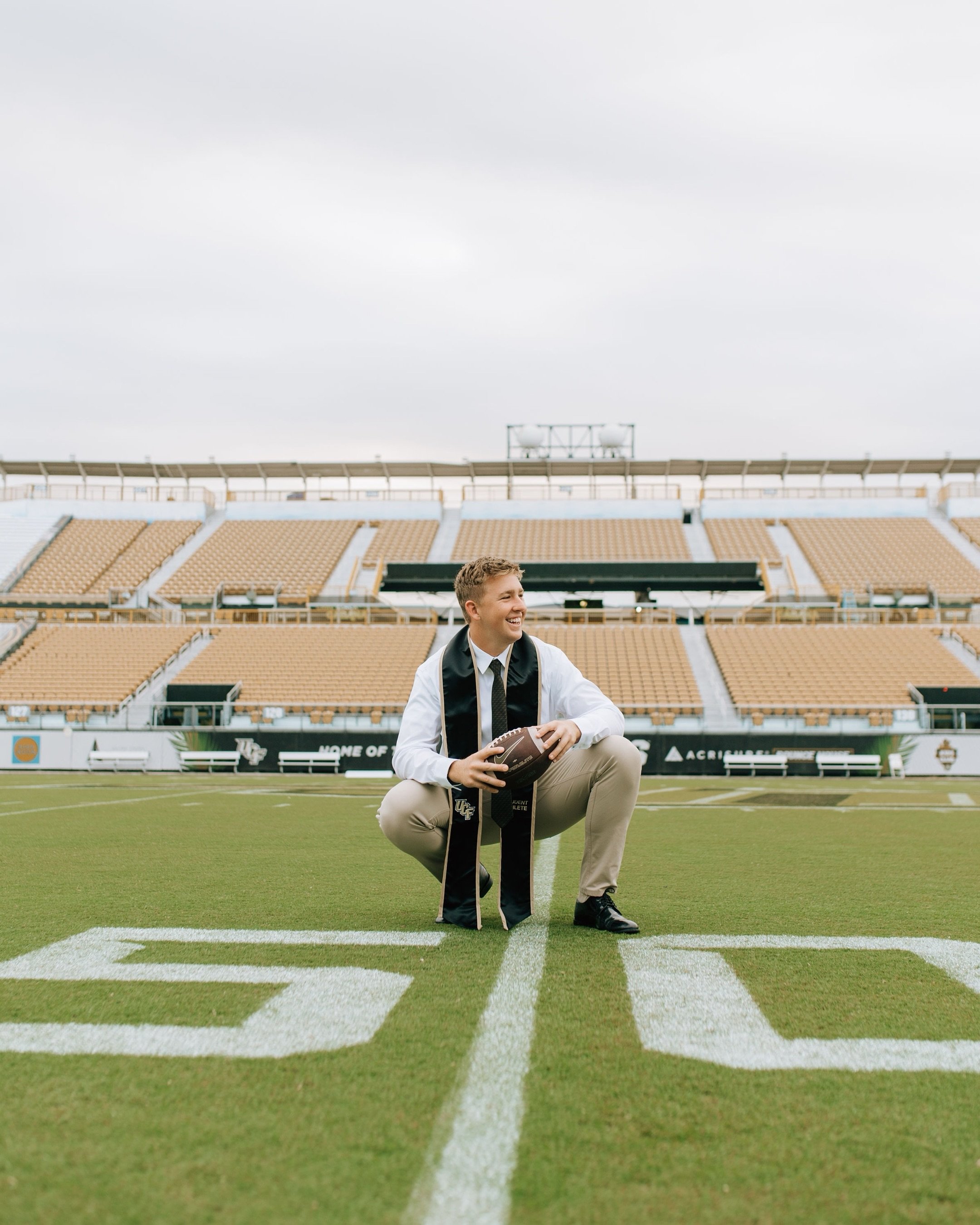 Don&rsquo;t mind me, I&rsquo;ll just be sharing all of my graduates forever and ever. Thomas&hellip;wow! You are doing incredible things! So honored to get to capture it for you! Goooo Kinights. 💛 ⚔️ 🖤 
.
.
.
.
.
.
.
.
🏷️ UCF senior photos | UCF g