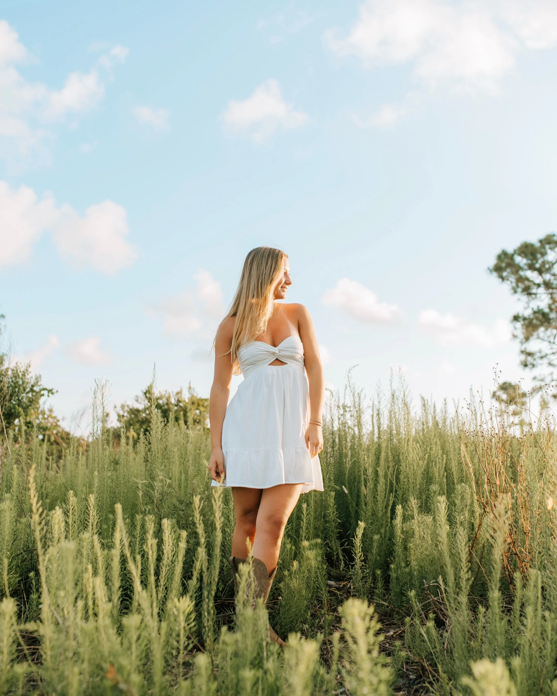 Maria 🌿🌼
.
.
.
.
.
.
🏷️ sunrise senior session | field photos | golden hour photography | senior portraits | senior pictures | natural light photography | outdoor senior session | country field photos | high school senior | Class of 2027 | Florida