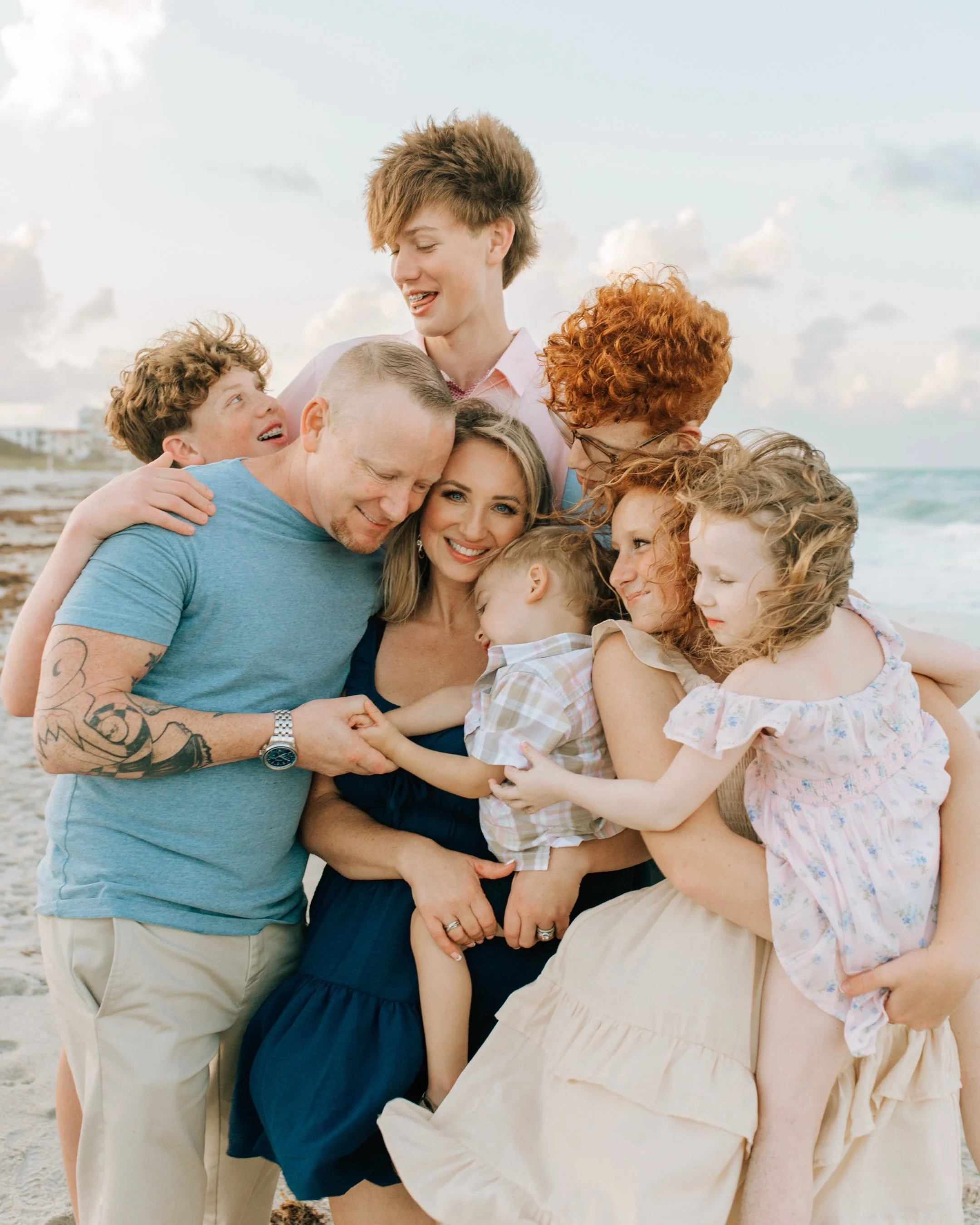 Sometimes the wind shows up uninvited. But the things that matter most still shine through.

The laughter.
The connection.
The way you love your people. 

Perfect conditions aren&rsquo;t what makes the photos beautiful! 
.
.
.
.
.
.
family photograph
