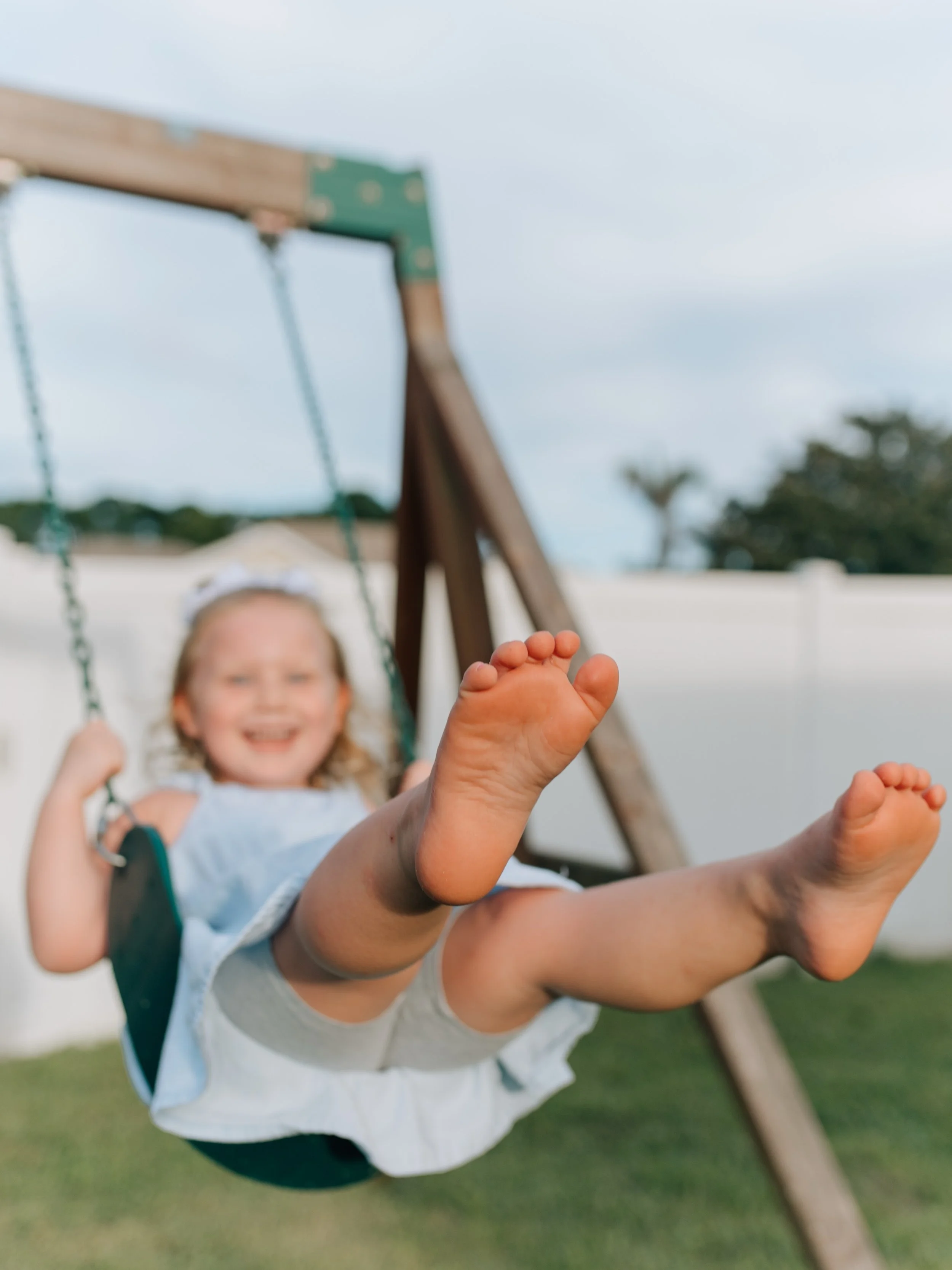 Tis the season for family sessions and I&rsquo;d really love some more backyard goodness like this! I&rsquo;ve been photographing this family for so many years and these are hands down my faves of them! Love my Mounces! 💛 
.
.
.
.
.
.
🏷️ Melbourne 
