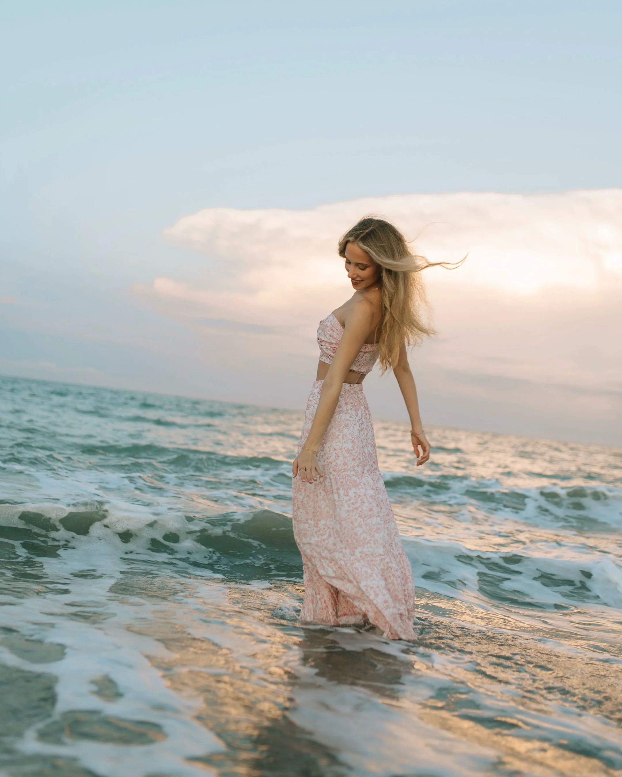 One of the prettiest senior sessions I did last spring&hellip;and I didn&rsquo;t even get to share it. Sooo here&rsquo;s Katie at sunset and blue hour on the beach. 🩵 

🏷️ Melbourne Beach senior photographer, Space Coast senior pictures, sunset sen