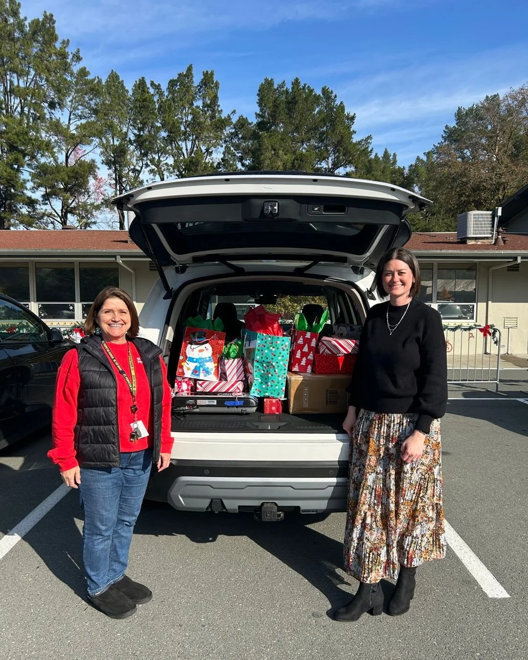 During this busiest holiday season, generosity and care for our clients is coming from all different corners of our community, and it is so deeply moving. 

Between the magical teams at @st.perpetuaschool, @bakerchirowc, Orinda Junior Women's Club, a