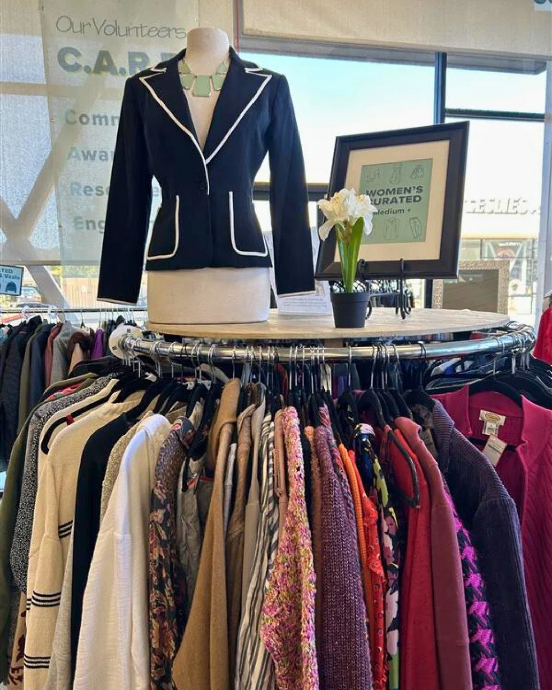 #OnTheFloor now at Youth Homes Thrift Shop 💌🧢👢 Amazing Curated finds, Valentines cuteness, all the boots and booties, and a dreamy cream display of sweaters, purses, jewelry and more 🍦✨ Join us in shop today until 7pm!

PLUS today 1/12 only: Fill
