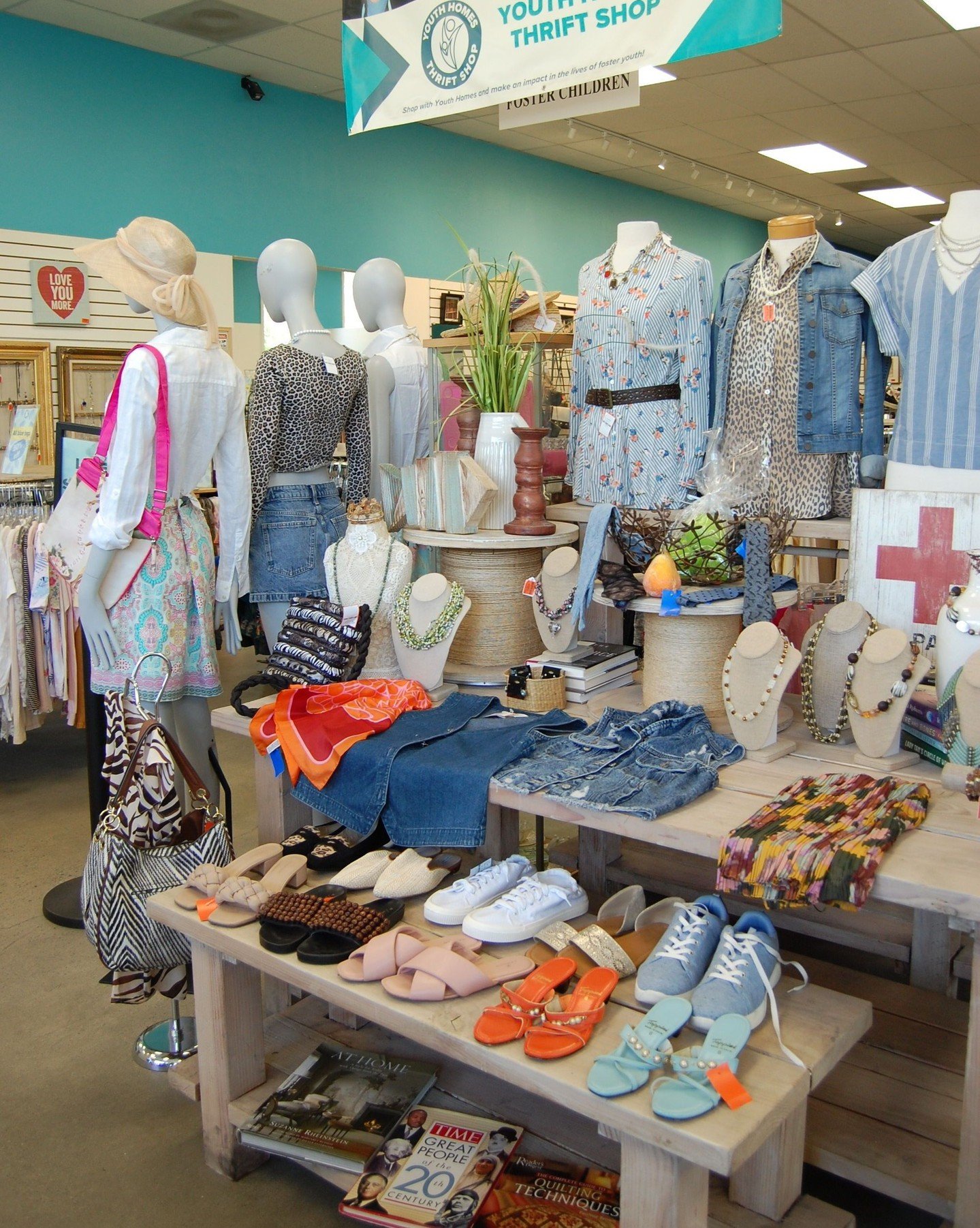 Whether you&rsquo;re heading out of town for spring break or just soaking up some local sunshine, we&rsquo;ve got standout secondhand styles waiting at our shop just for you 🥳 

Shop secondhand. Save money. Support youth 💛

#youthhomes #youthhomest