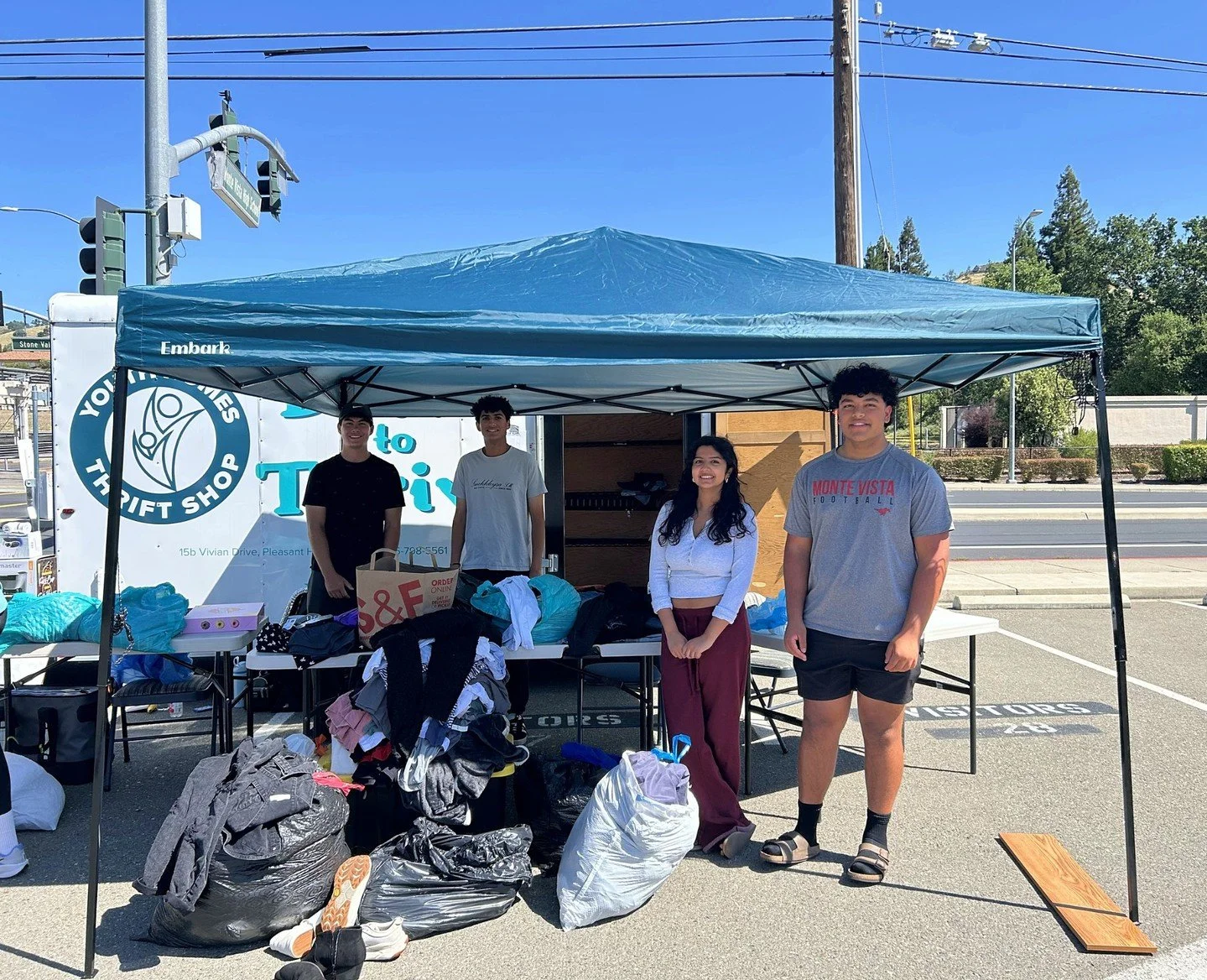 When @mvyouthhomes Club hosts a Drive to Thrive, we know to expect an unstoppable crew, a full trailer, and tons of incredible pre-loved treasures that will become youth impact 👚➡️💚 

This club has paved the way and shown us what's possible for hig