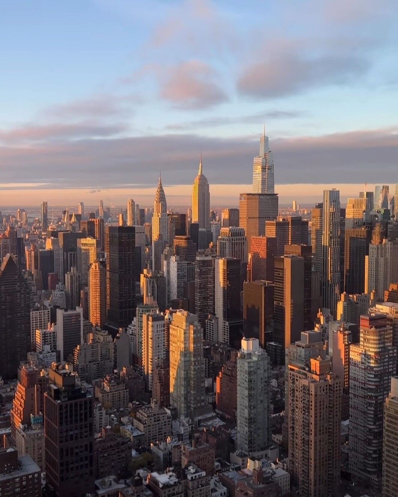 Let&rsquo;s talk about New York:

🗽📸 New York City, the culinary capital of the world! Deluxe Photo is excited to capture the diverse and dynamic dining experiences that make this city so special. From cozy neighborhood cafes to high-end restaurant
