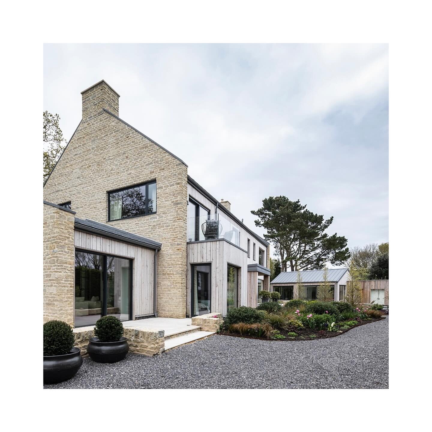 📍Orchard House, PO20

A stunning new build with modern interiors and gorgeous sea views. Available for large film and photoshoots.

Highlights✨
&nbsp;&nbsp;&nbsp;&nbsp;&bull;&nbsp;&nbsp;&nbsp;&nbsp;Contemporary glass-house style
&nbsp;&nbsp;&nbsp;&n