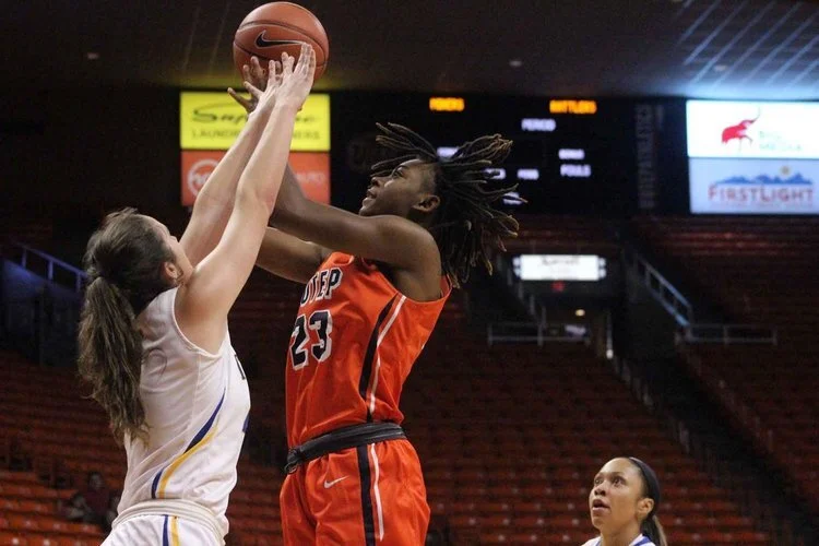 WBasketballNOV04_06.jpg