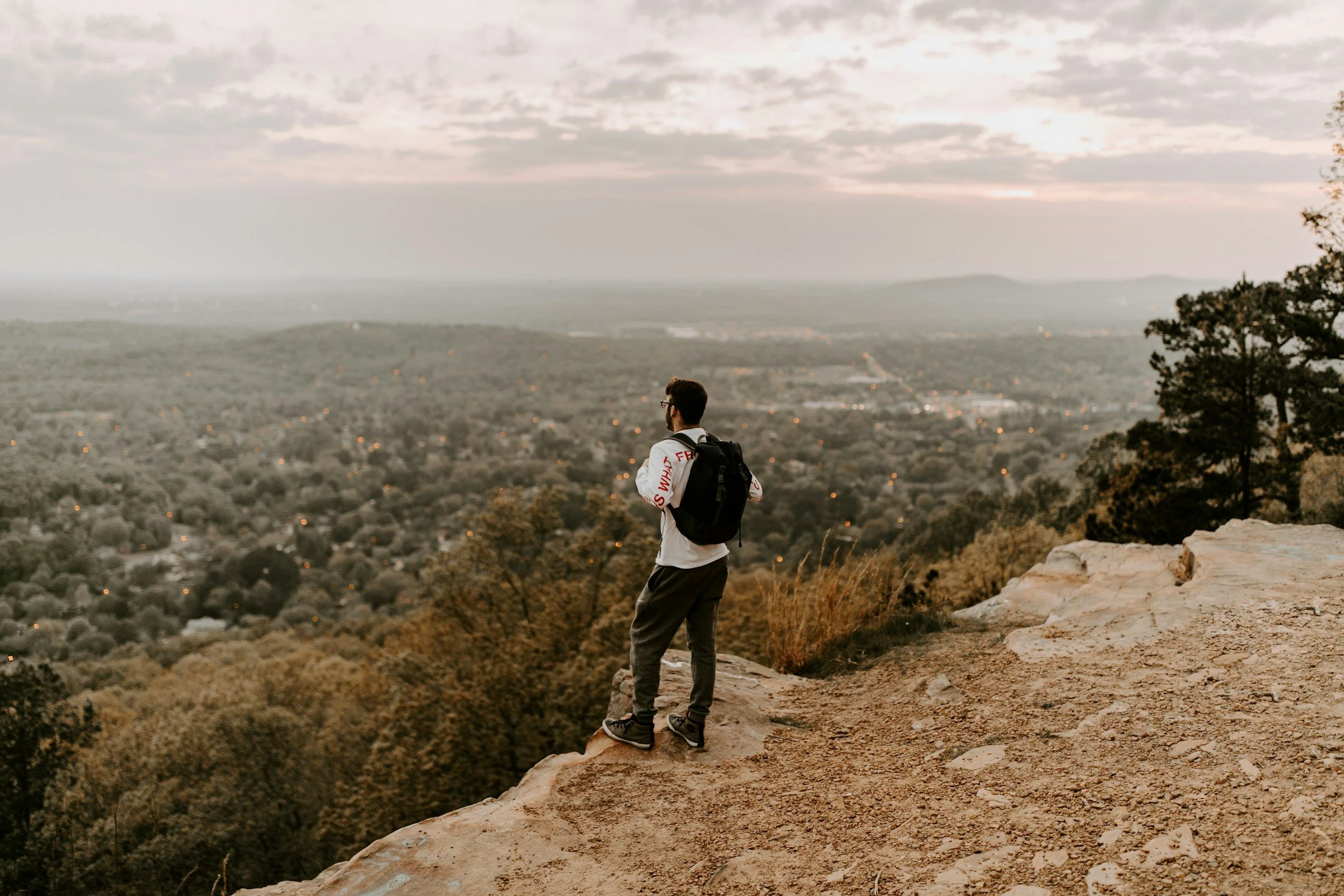 Dating Someone with Avoidant Attachment: Understanding and Navigating the Relationship