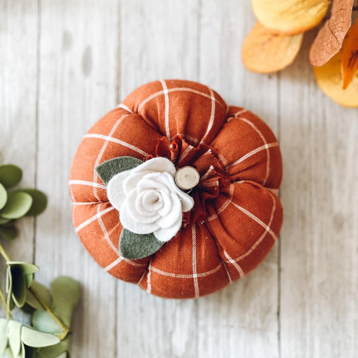 Pumpkins will be restocking August 1st, but I would love your help! What color of pumpkins would you like to see? Do you like stacked pumpkins or the more traditional solo pumpkins? 

Also making all these pumpkins in making me crave pumpkin pie🥧 Is