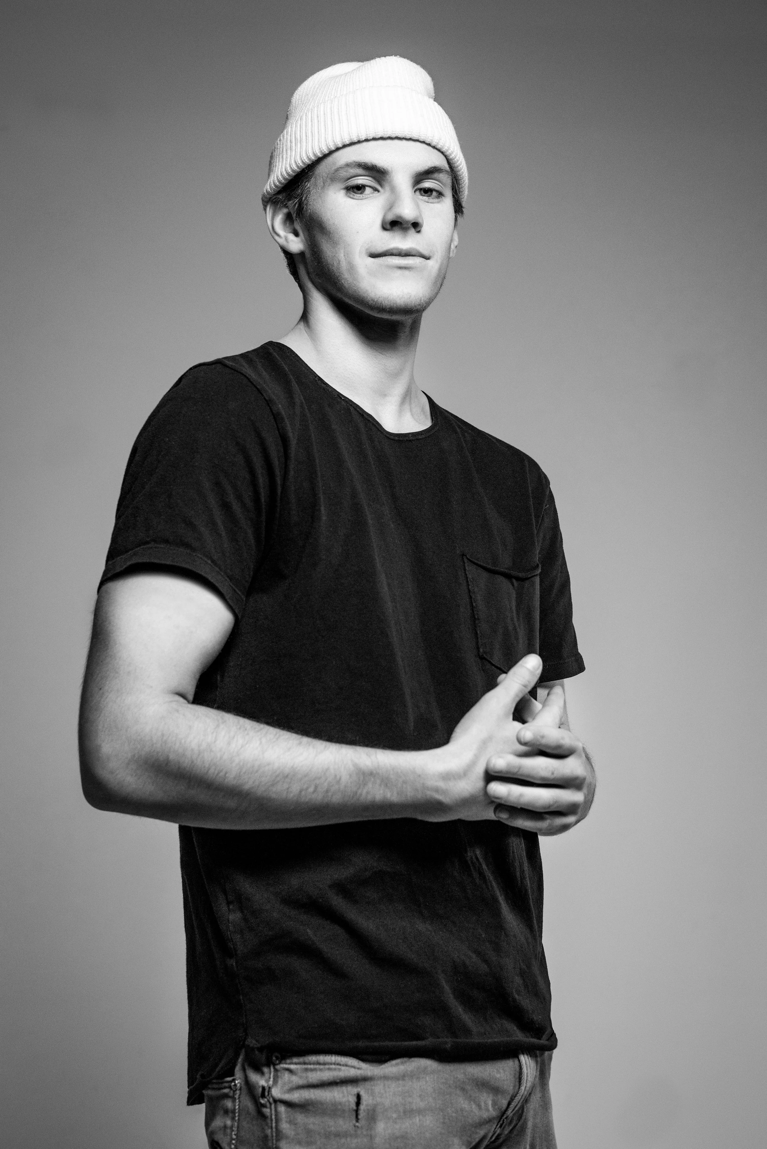 ZachSchons0137-Edit-2.jpg
