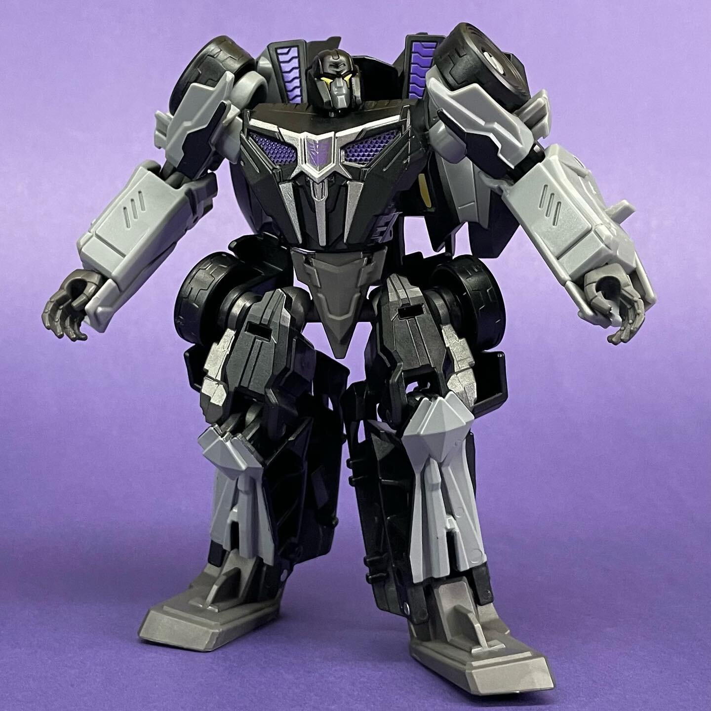 Studio Series 02 Gamer Edition Barricade! Bot-mode is looking really close to his game model. However in making the leap to plastic, his backpack is way enlarged &amp; his hip kibble really gets in the way. Actually, the kibble on this guy all around