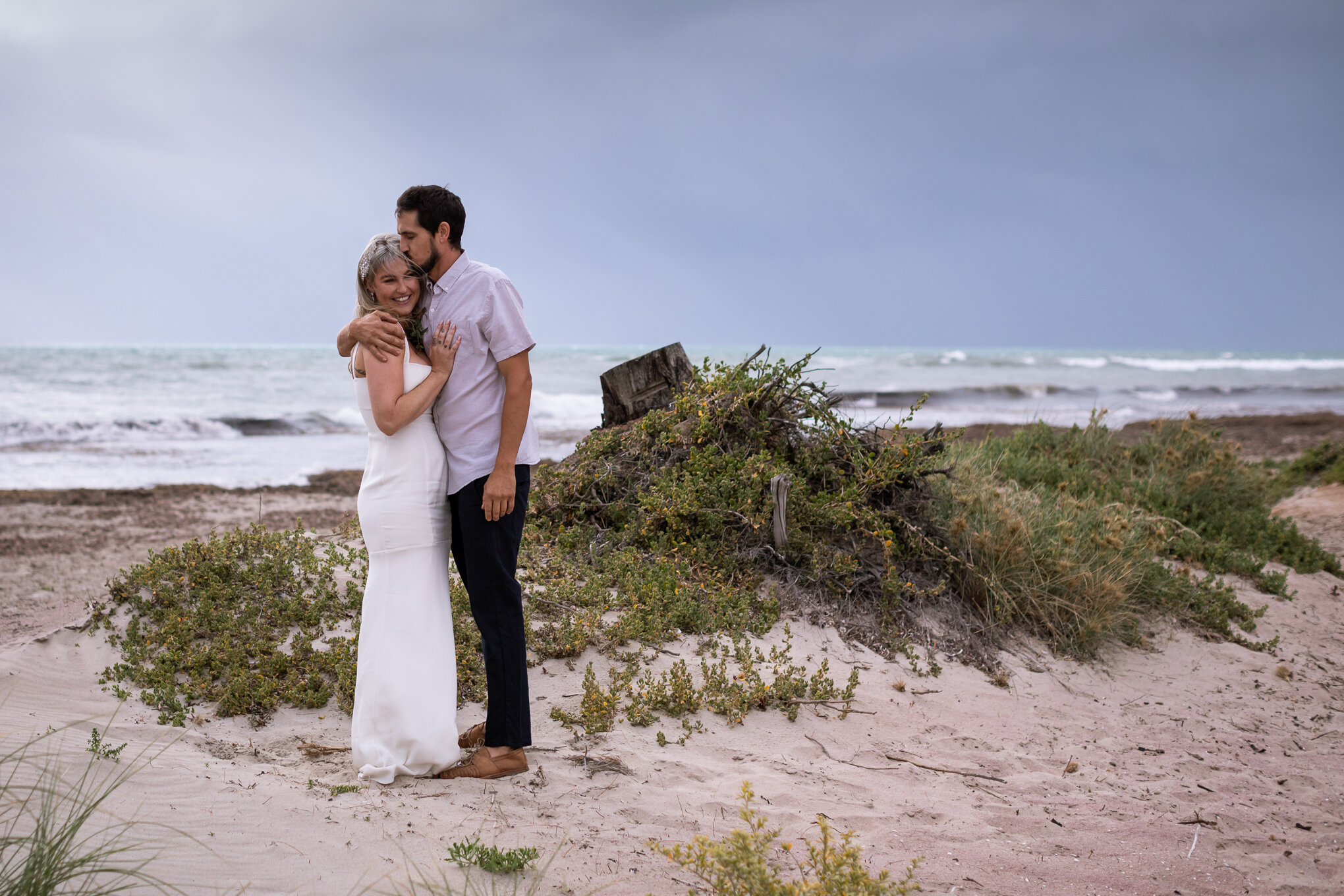 Skyla & Kym Wedding beach photos Geraldton.jpg