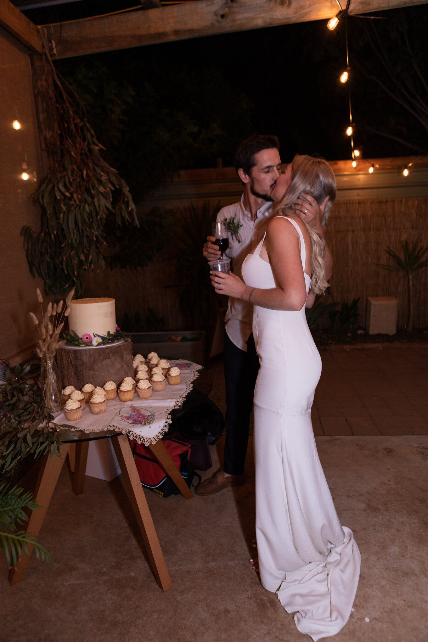 Skyla & Kym Wedding cake cutting.jpg