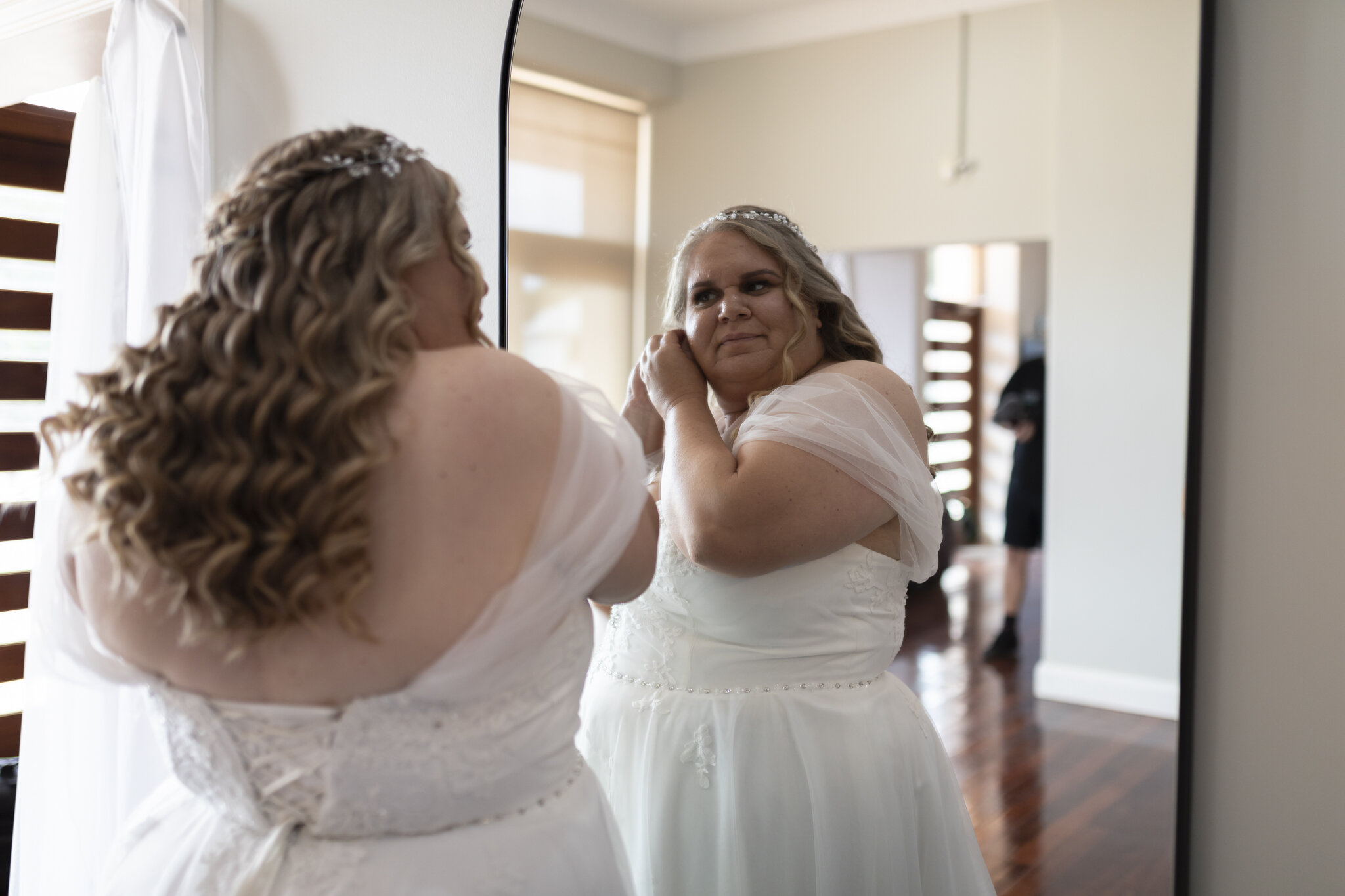 bridal prep at Hot Locks Geraldton wedding photography.jpg