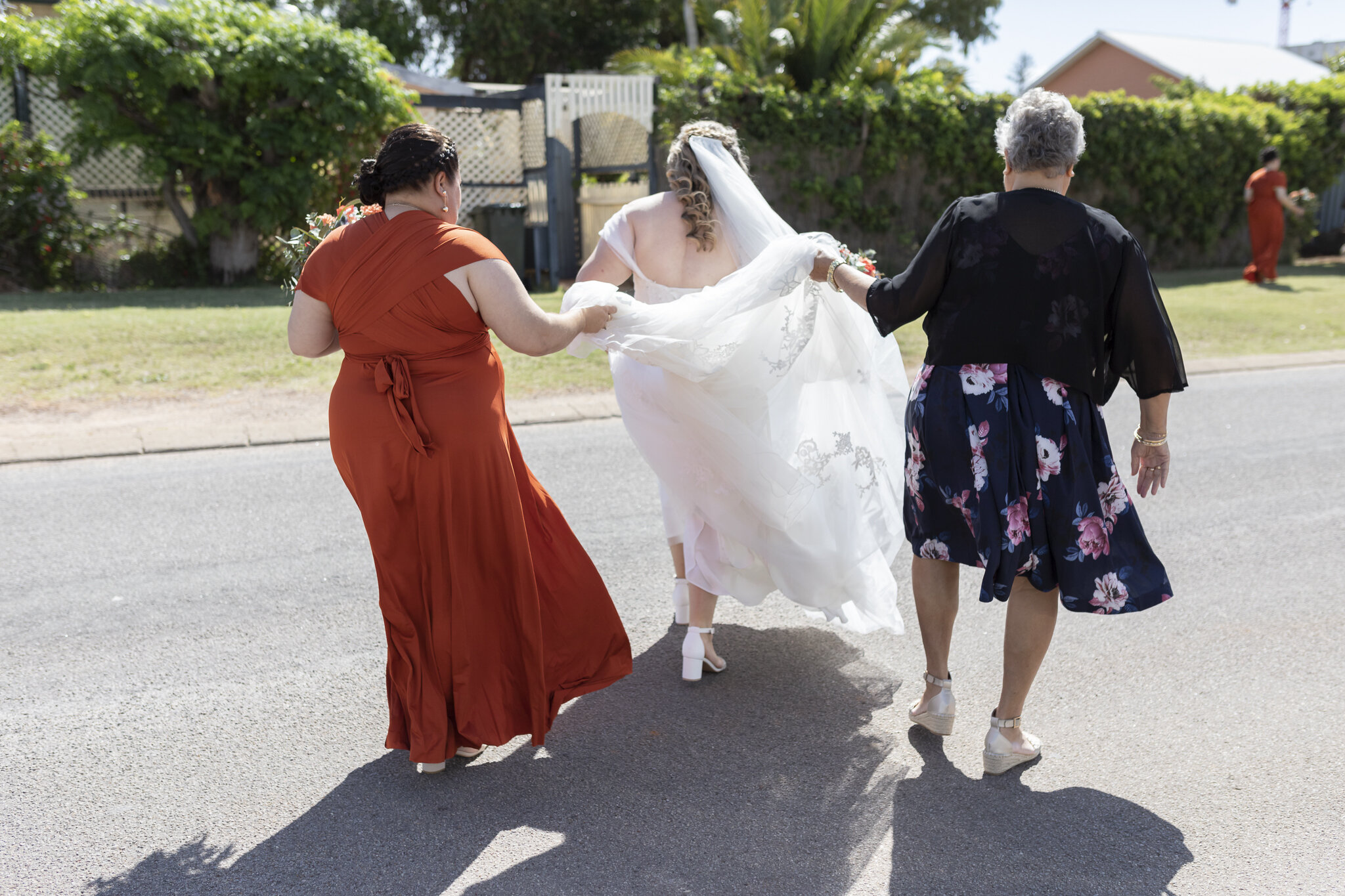 Wedding photography Geraldton Bride with Mother and Sister.jpg