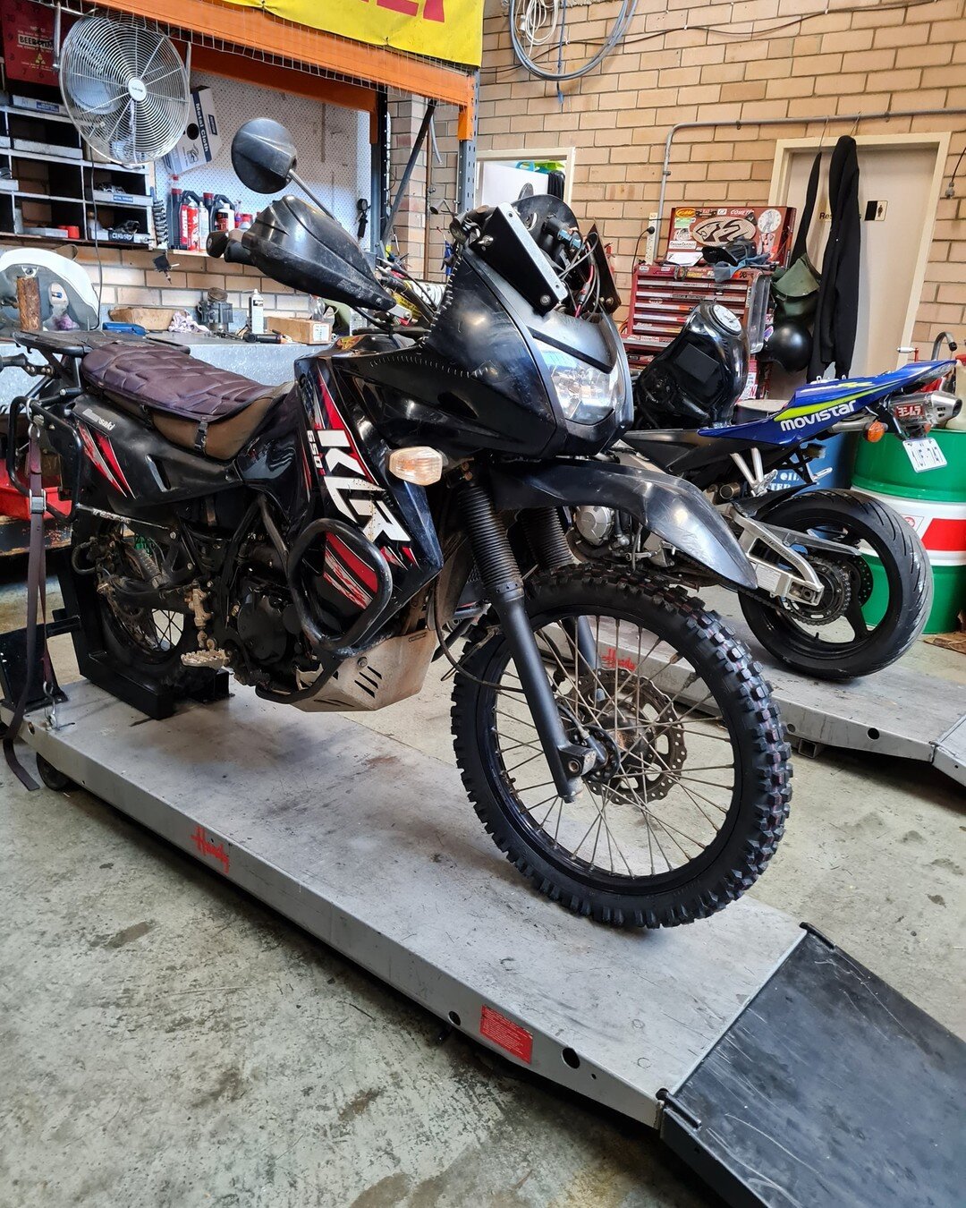 This Klr650 Was in recently for a freshen up on the top end after seizing the cam cap onto the cam. We fitted a new head to the bike and got it back on the road for a happy client :) 2 fresh tyres were also fitted before we sent it home to our happy 