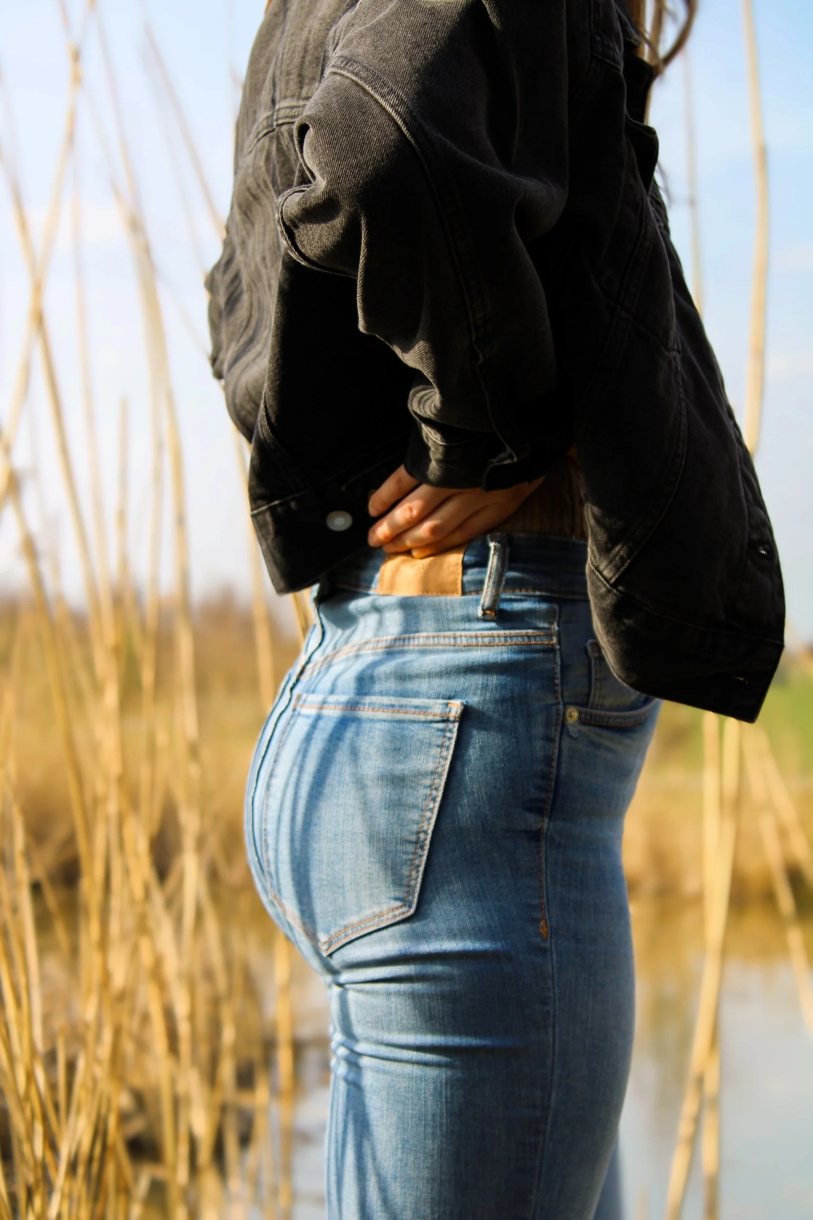 #145: How Sucking in Your Belly and Wearing Tight Clothes Can Impact Your Gut