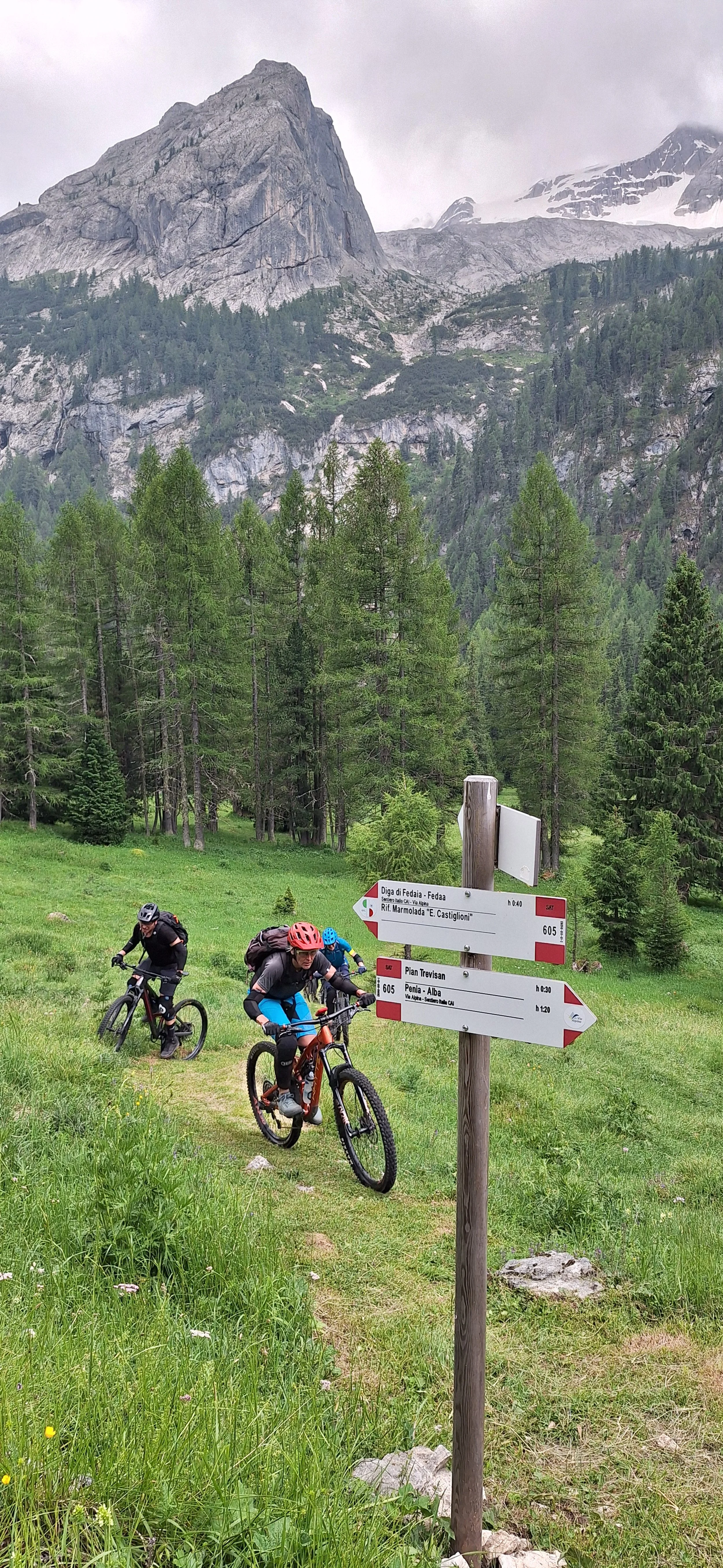 Mit Bike und allen Sinnen rundherum um das Sella Massiv