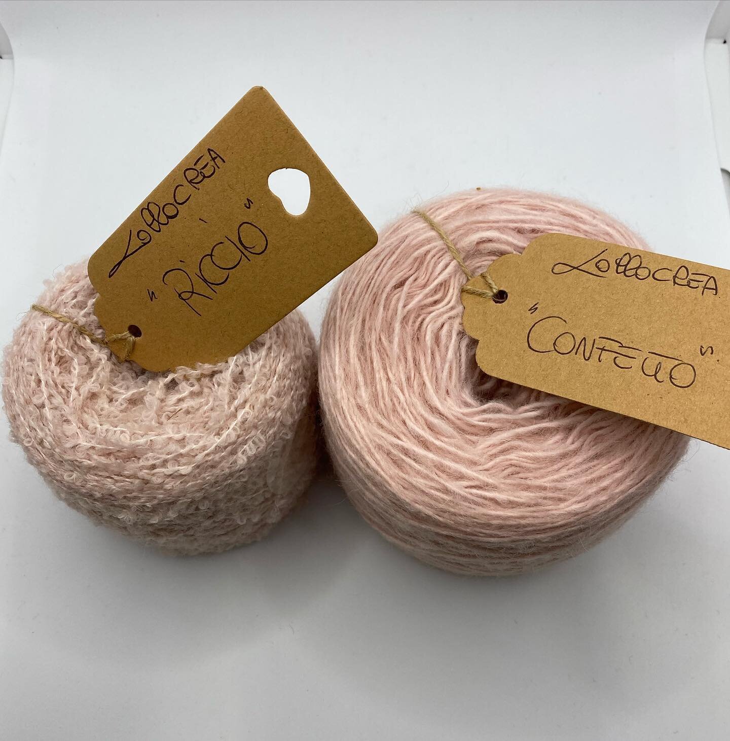 Ecco alcuni abbinamenti che si possono fare con i filati che trovate ora sul sito🌸🥰