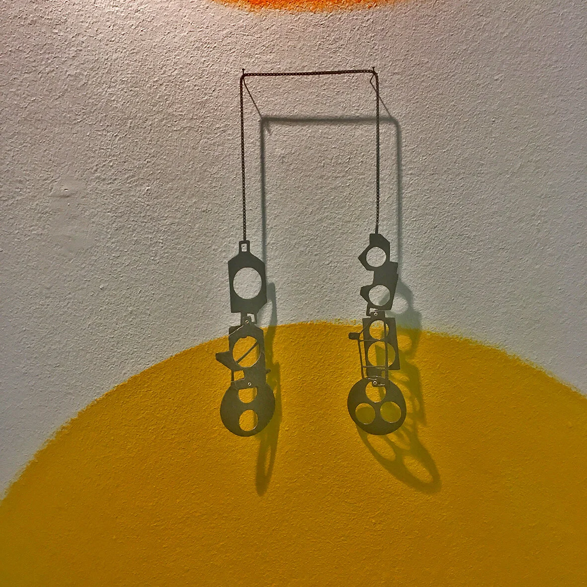 Kindred Spirits - Materials: silver, silver chain, aluminium - Collection CODA Museum, Apeldoorn