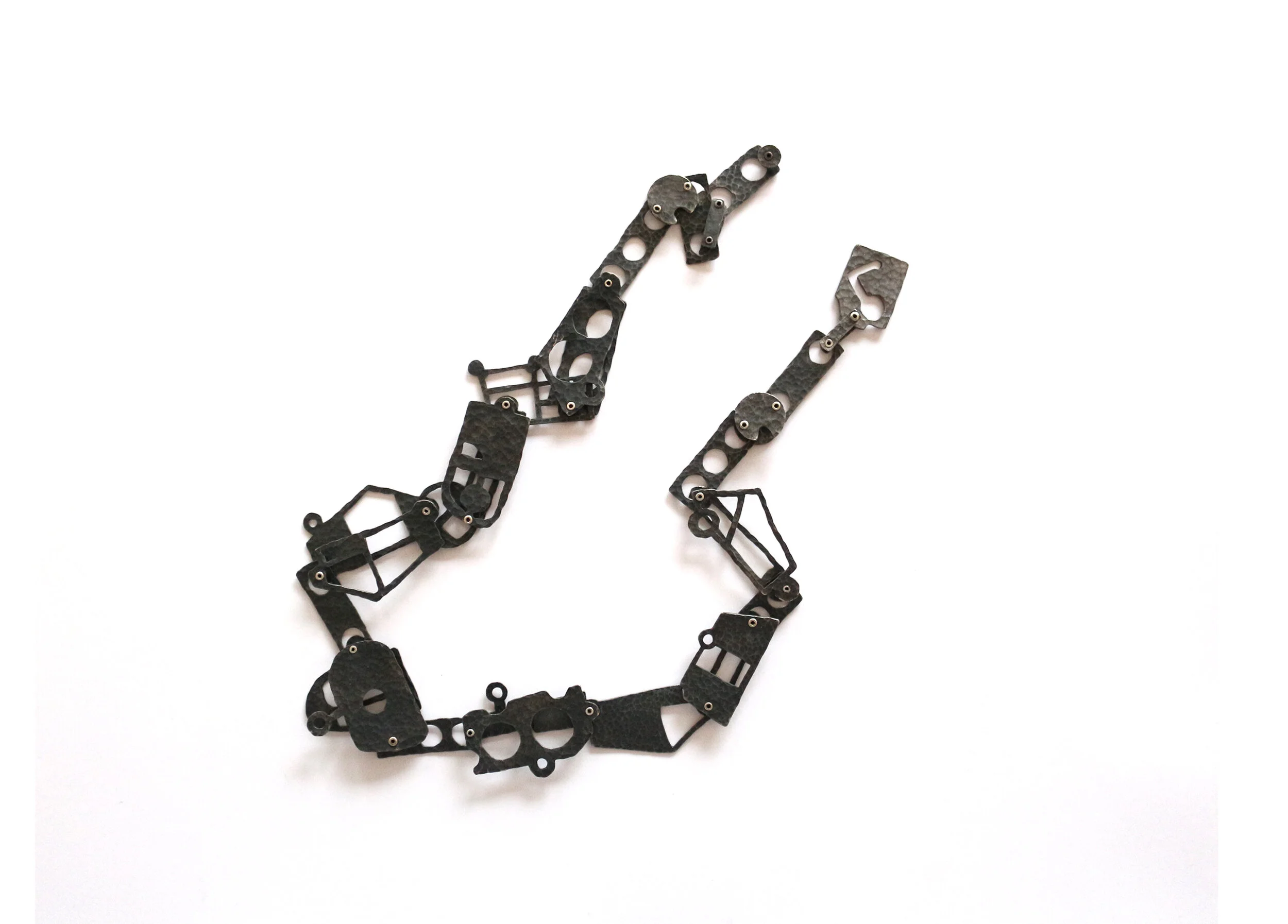 Sydney Parks - Materials: silver, aluminium. 
The shapes of the links are inspired by parks and roundabouts of Sydney - Collection of Franciose van den Bosch Foundation, Amsterdam, NL 