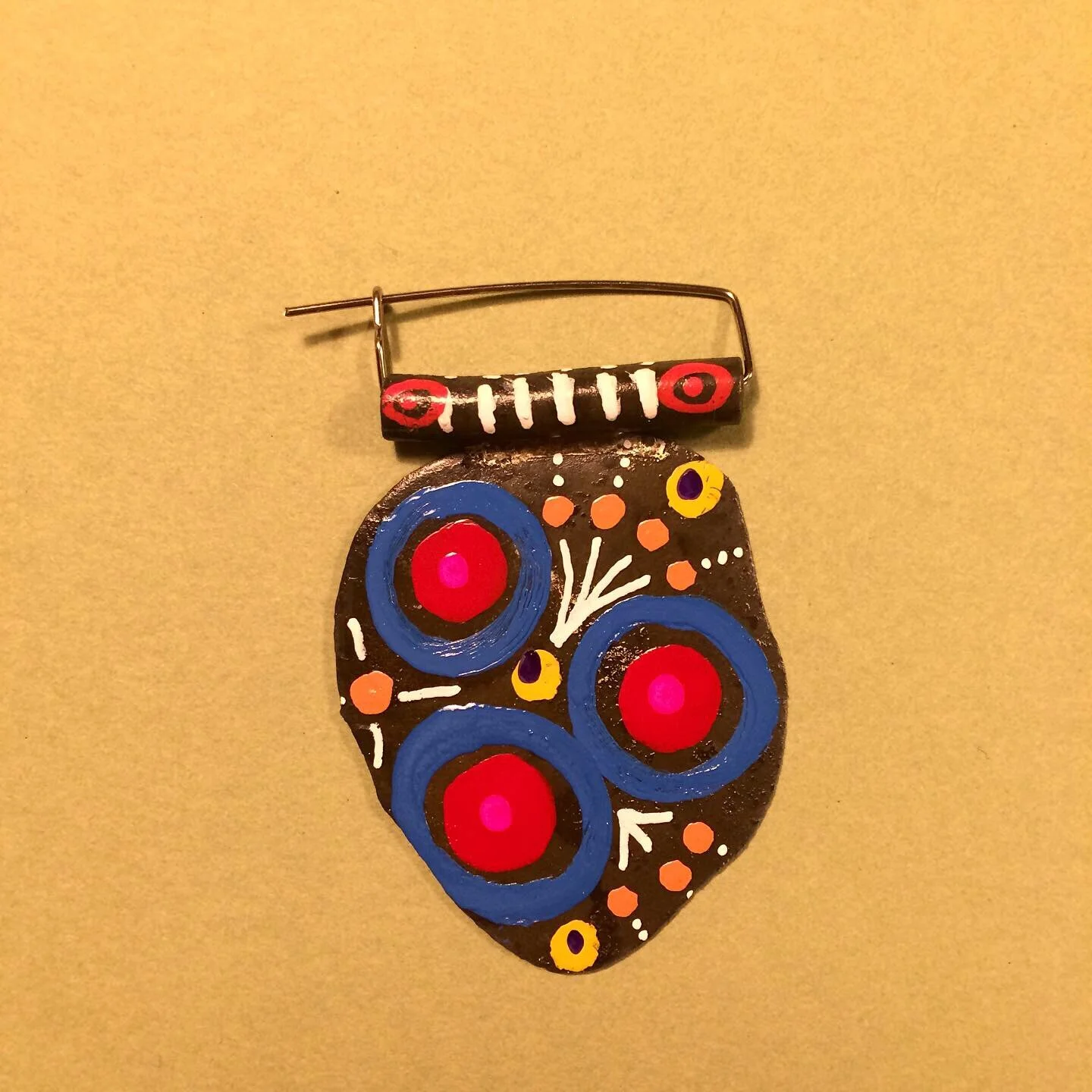 Portraits, double sided brooches - Material: zinc, paint, remanium (pin)