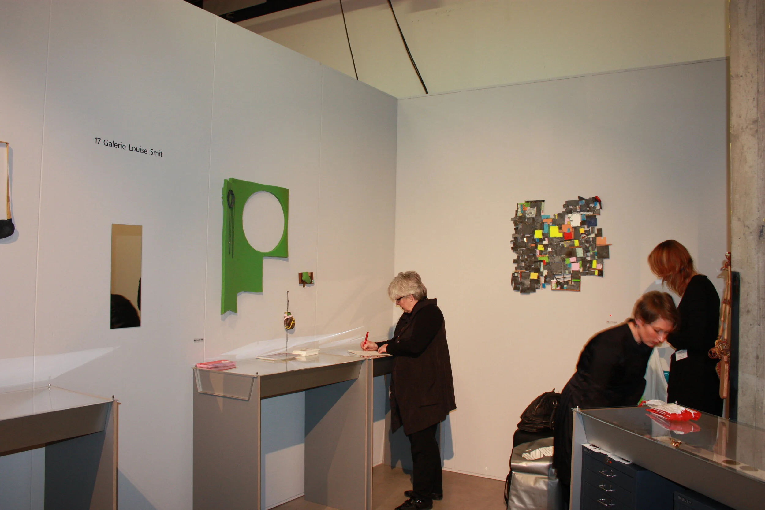 Hanging at Object Rotterdam 2010, represented by Galerie Louise Smit, with Louise, Iris Nieuwenburg and Monika Zampa on the picture