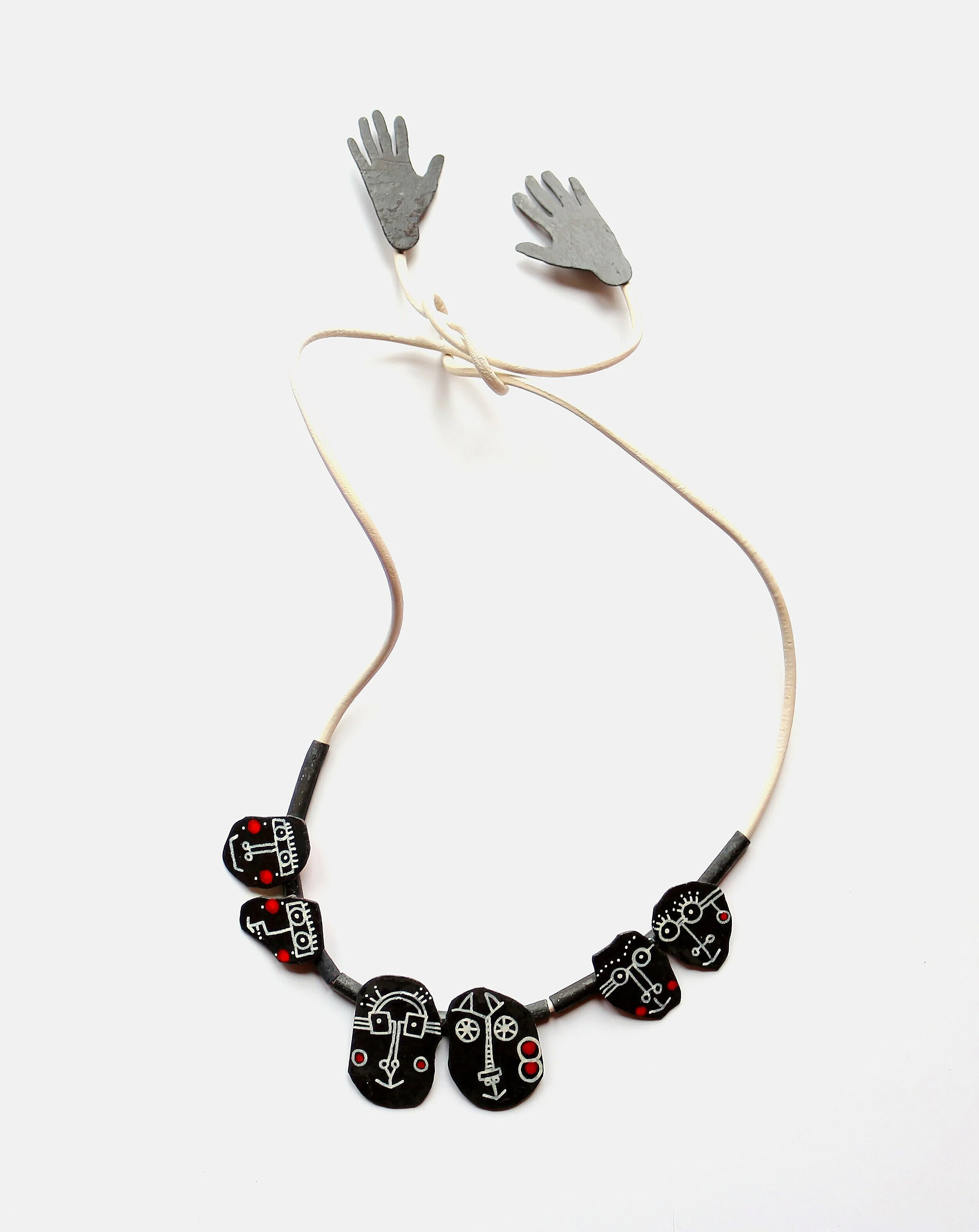 Family Portrait I. Two-sided necklace /side with faces/ Materials: zinc, paint, leather rope.

I haven't been able to visit my family for over a year due to the pandemic. This necklace is a little hug from your family with the hands on the end of the