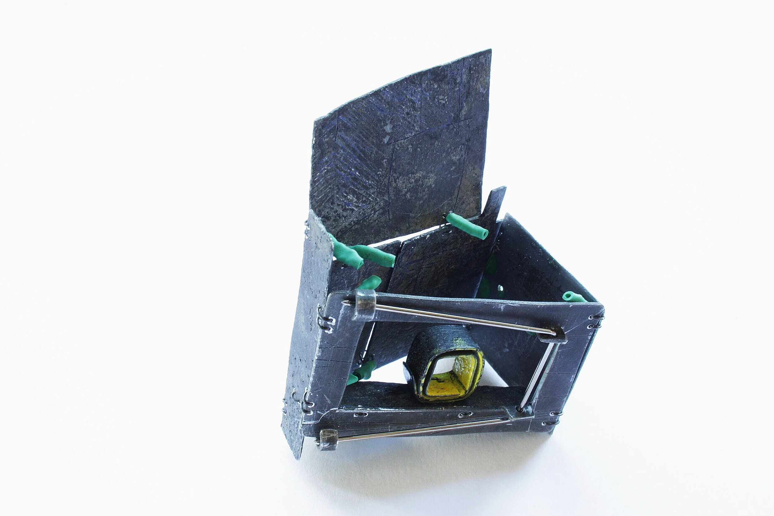 Theater - Kinetic Brooch - Materials: zinc, iron wire, paint, shrinking plastic 