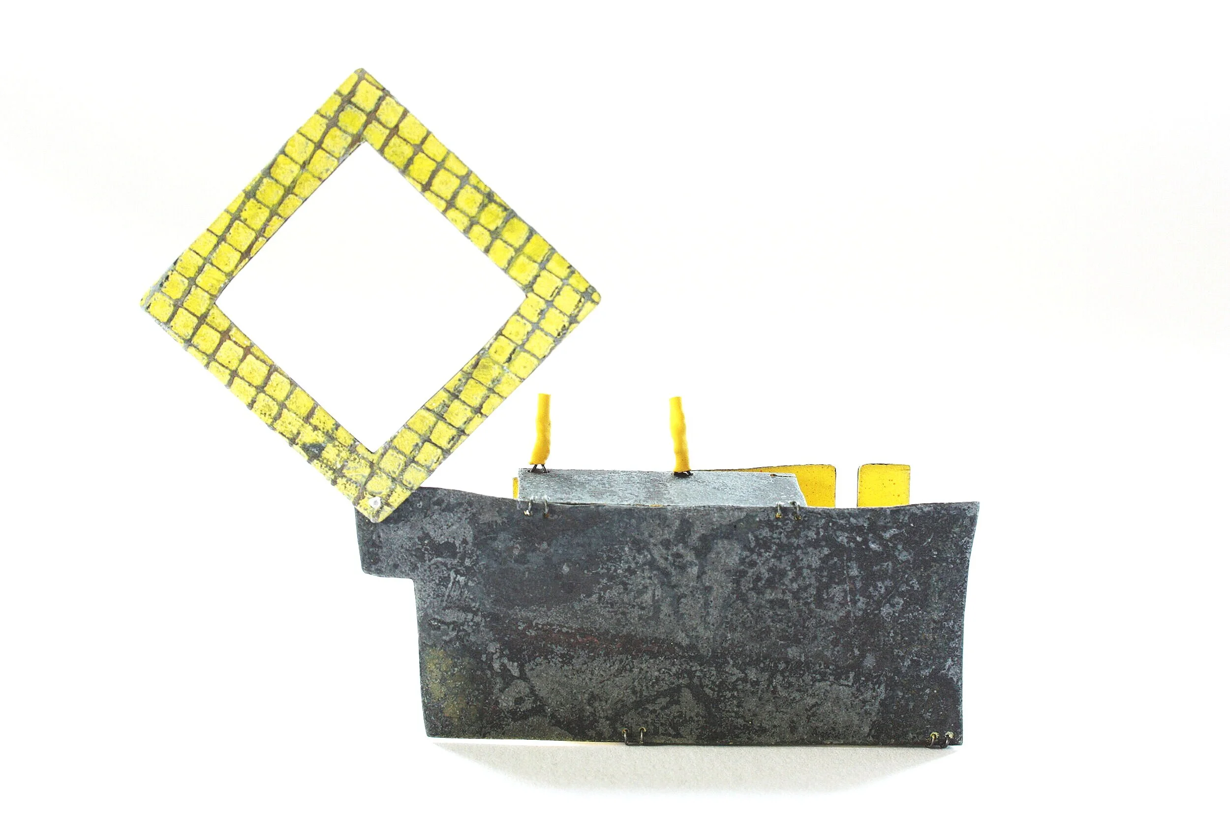 Cargo - Kinetic Brooch - Materials: zinc, paint, iron wire, shrinking plastic