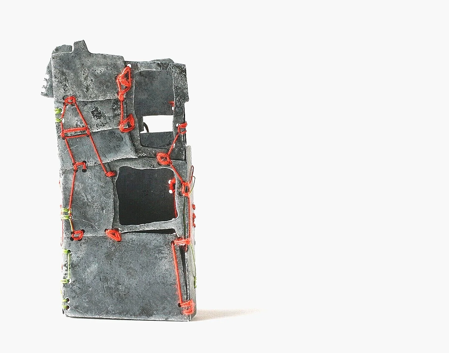 Grachtenpand I. - Brooch - Materials: etching plates of other artists, silk thread