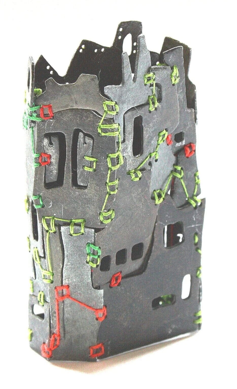 Grachtenpand III. - Materials: zinc, silk thread, silver