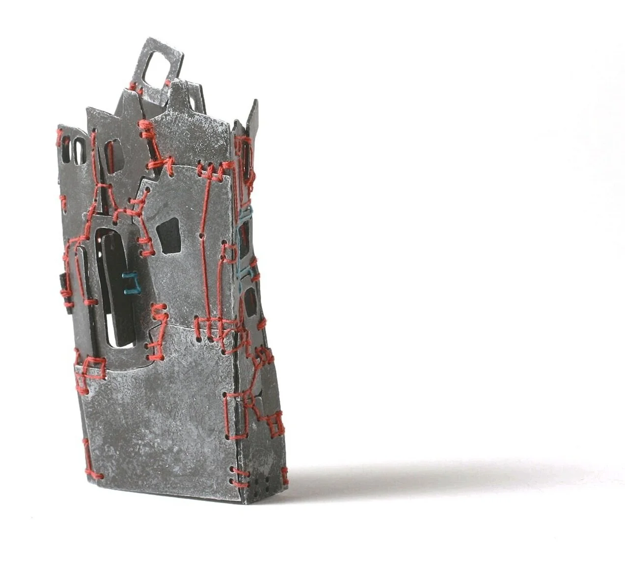 Grachtenpand II. - Materials: zinc, silk thread, silver