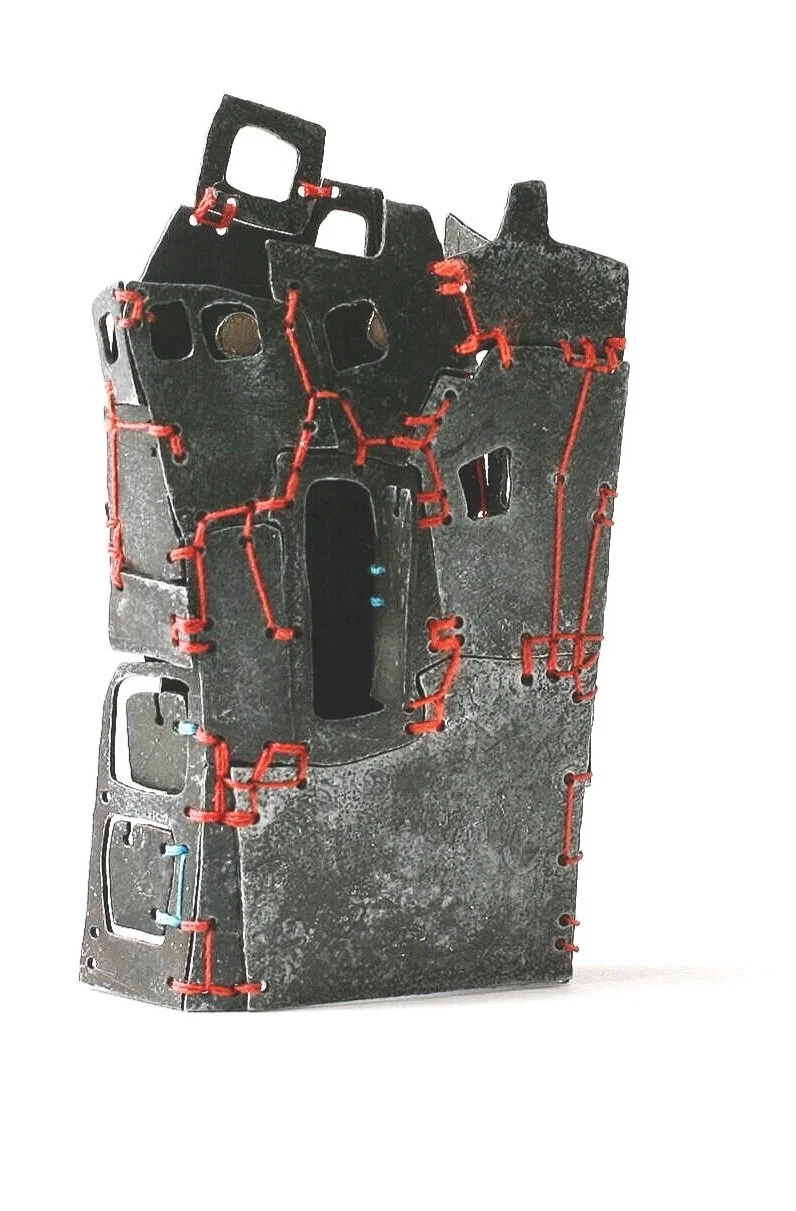 Grachtenpand II. - Materials: zinc, silk thread, silver