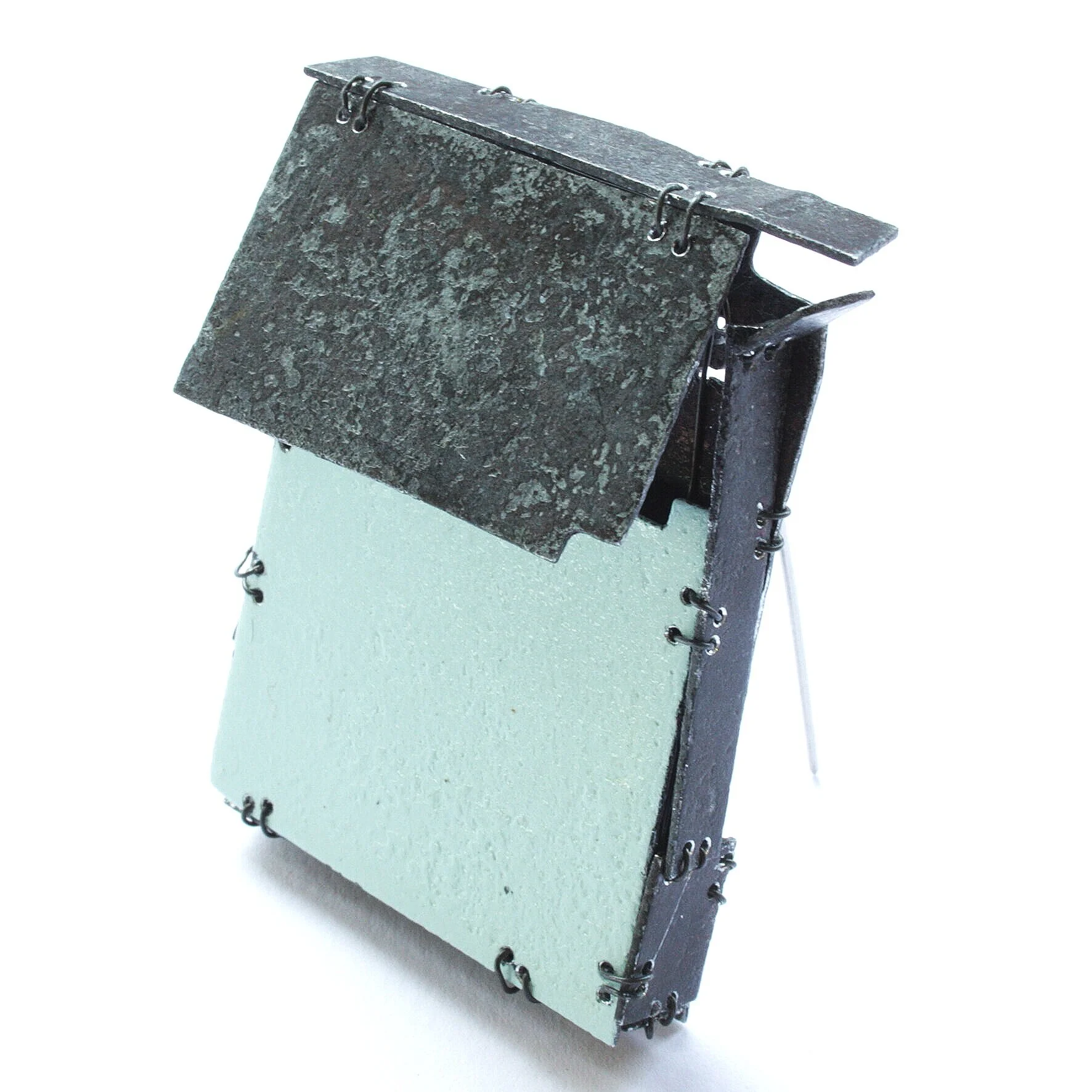 Idea box - Kinetic Brooch - Materials: zinc, paint, iron wire