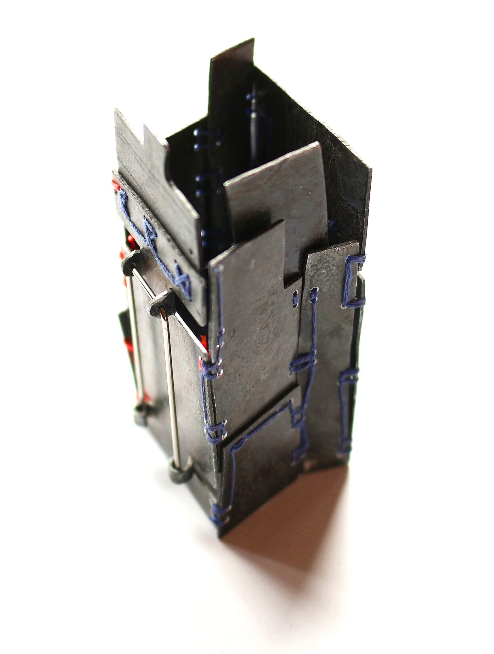 Overlap Flat - Kinetic Brooch - Materials: zinc, silk thread