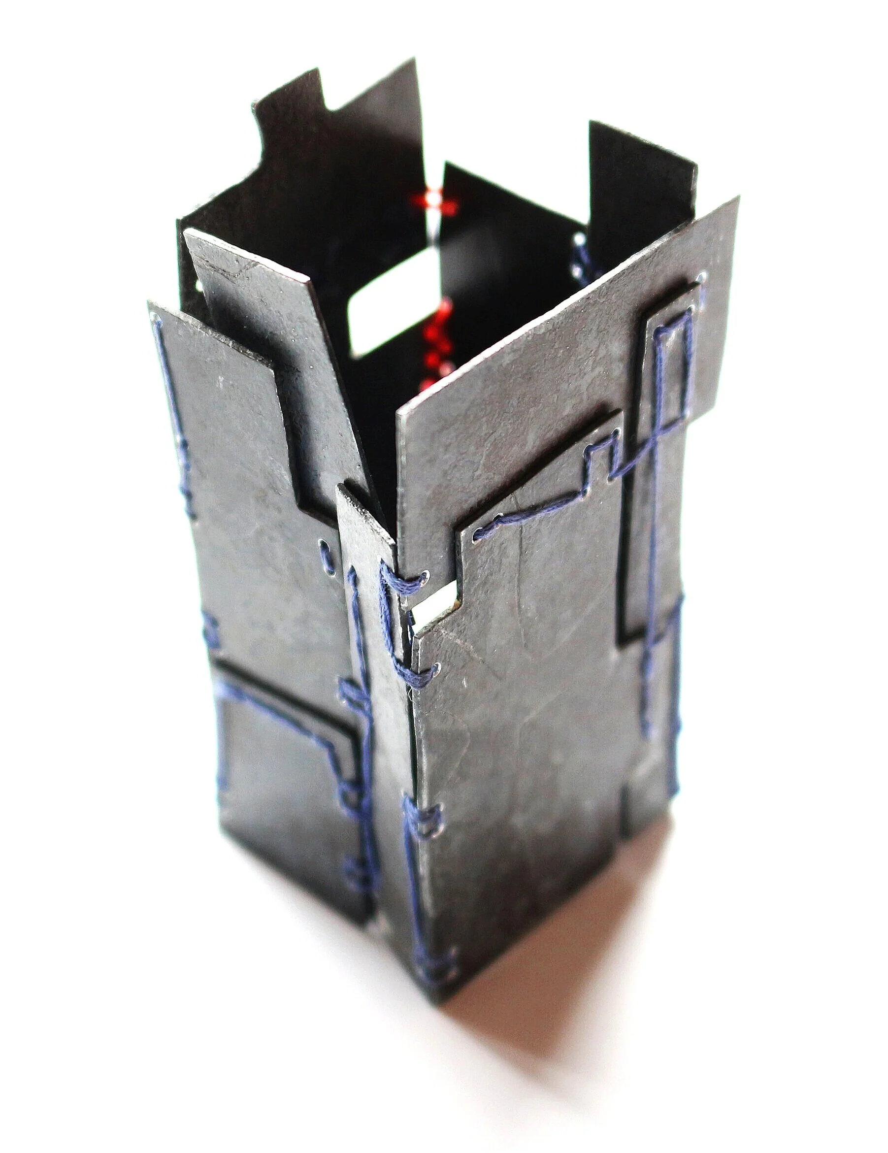 Overlap Flat - Kinetic Brooch - Materials: zinc, silk thread