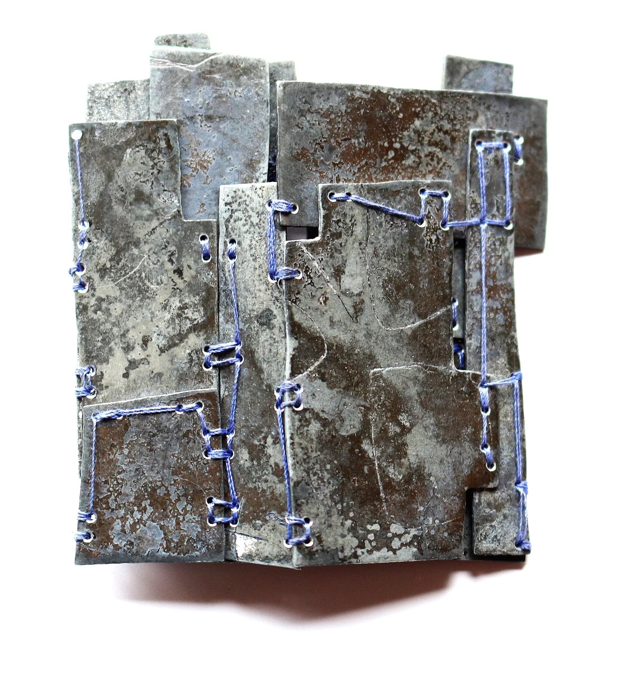 Overlap Flat - Kinetic Brooch - Materials: zinc, silk thread