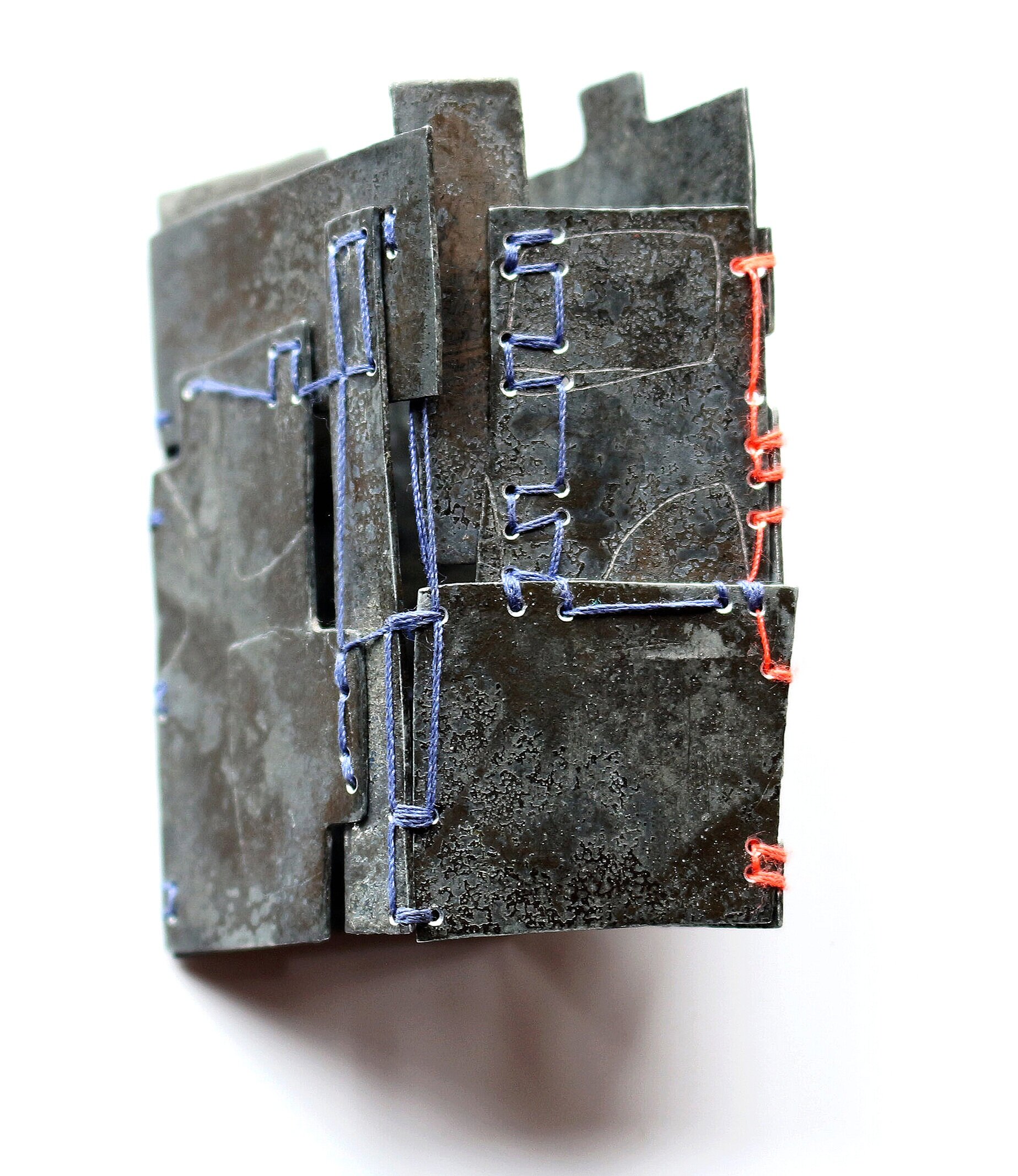Overlap Flat - Kinetic Brooch - Materials: zinc, silk thread
