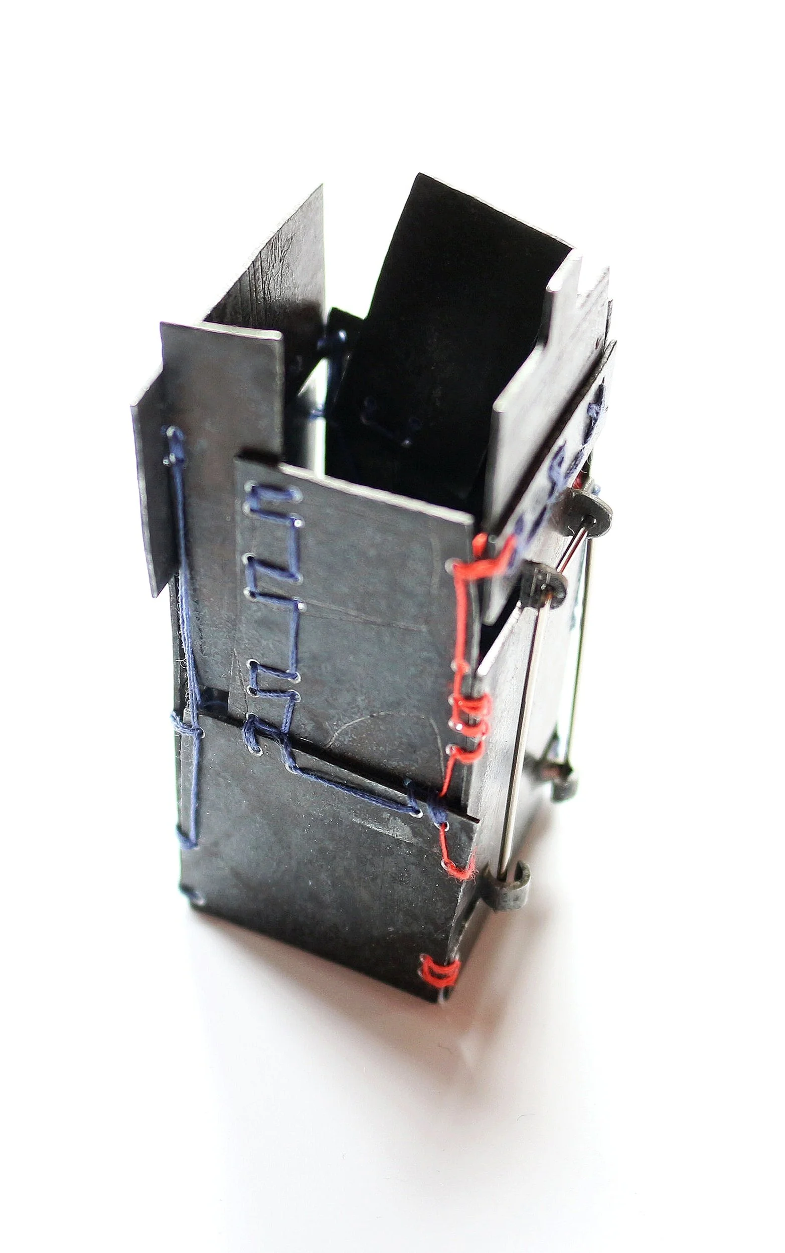 Overlap Flat - Kinetic Brooch - Materials: zinc, silk thread