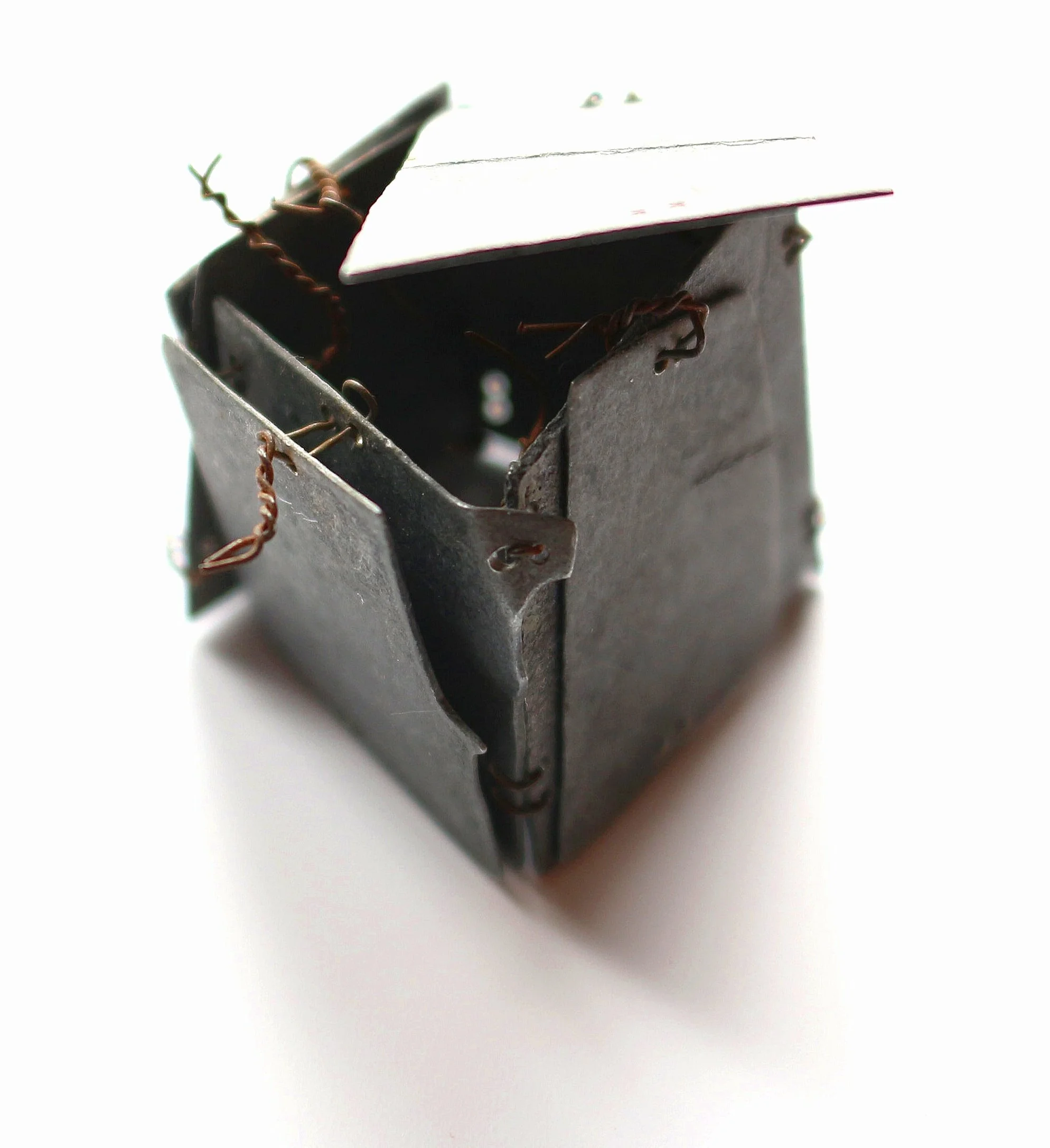 Garden toilet - Tiny Object - Materials: zinc, iron wire