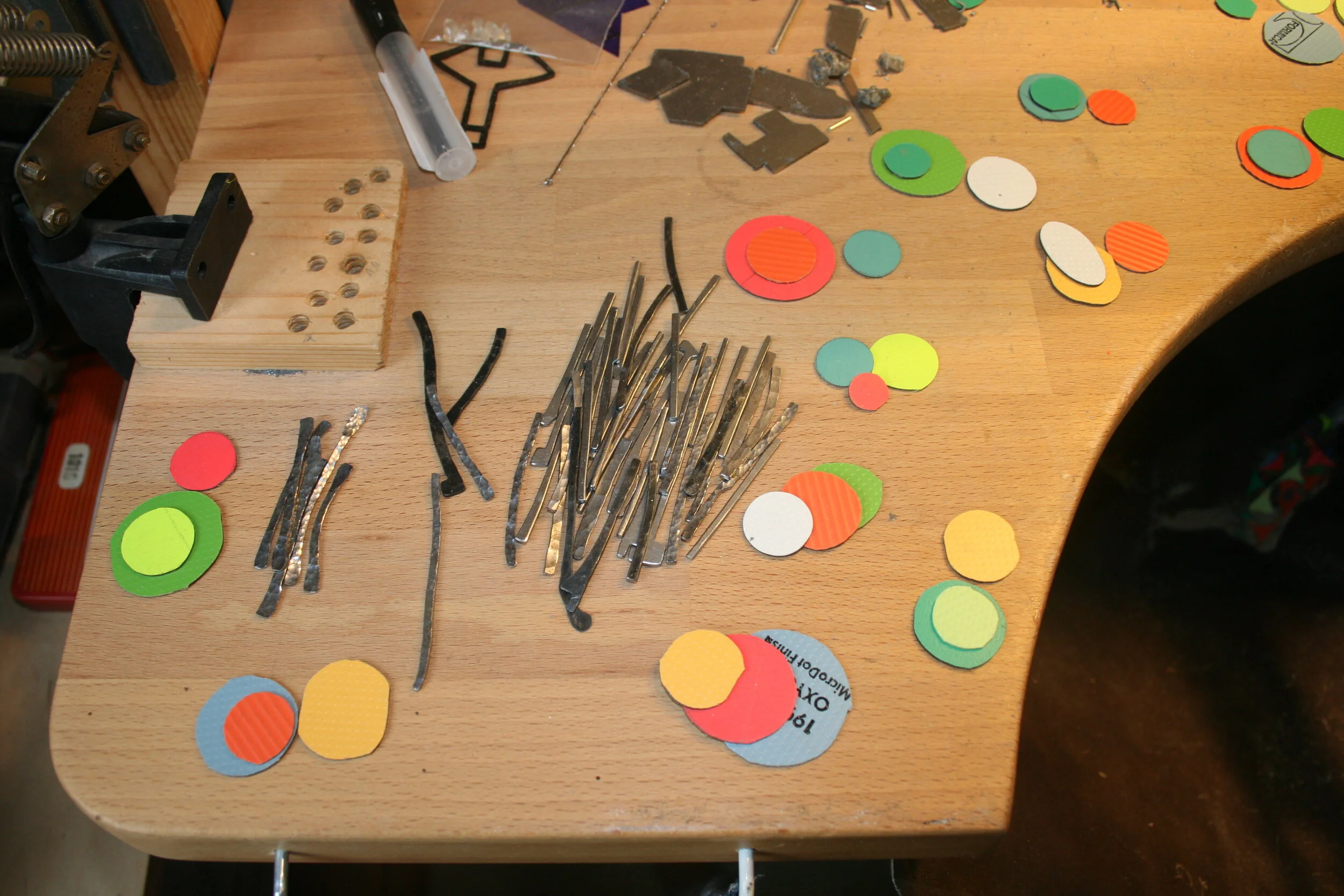 Making of the multiple brooches 'Garden' 