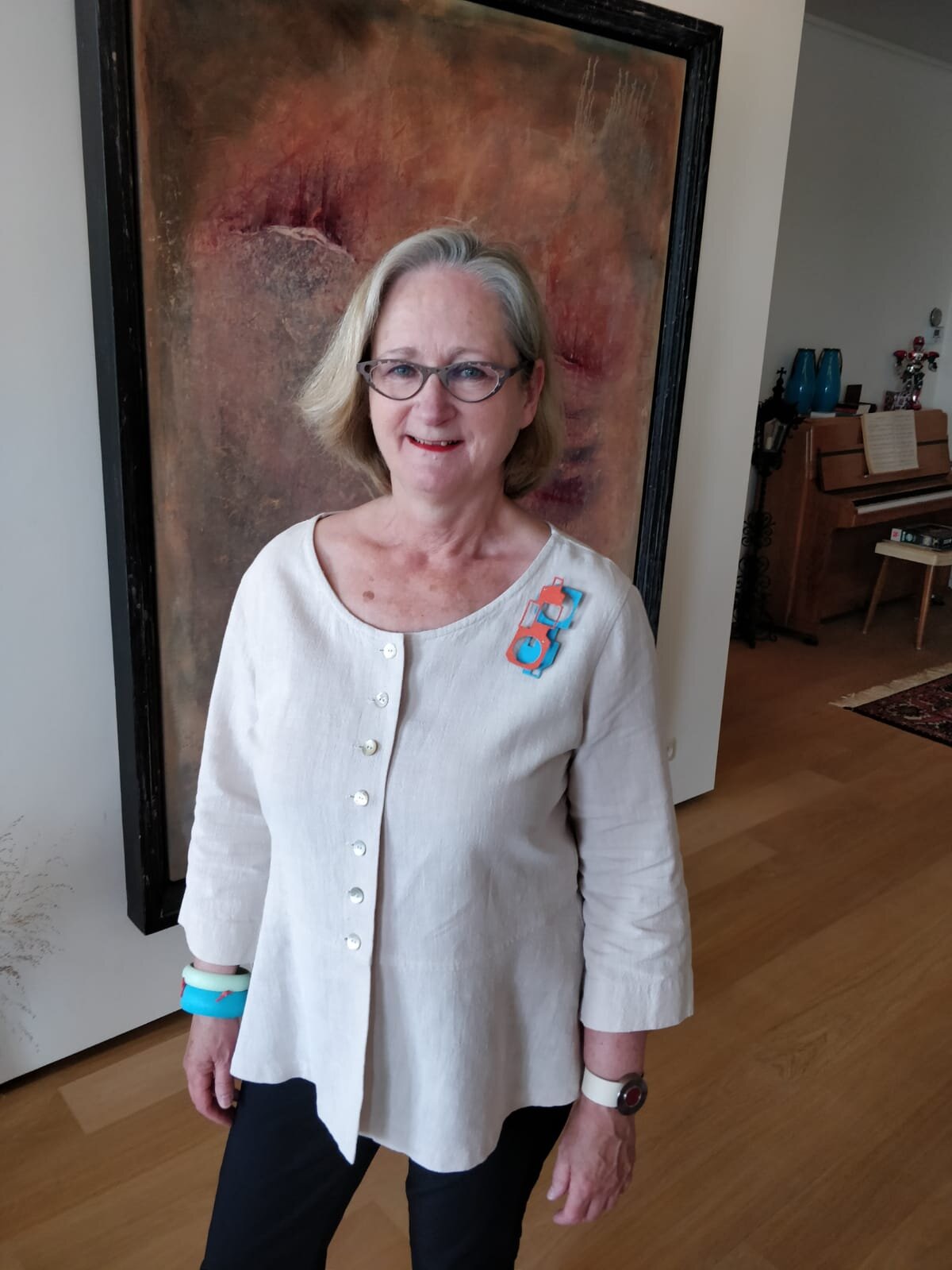 Mieke wearing Brooch "Sea View" 