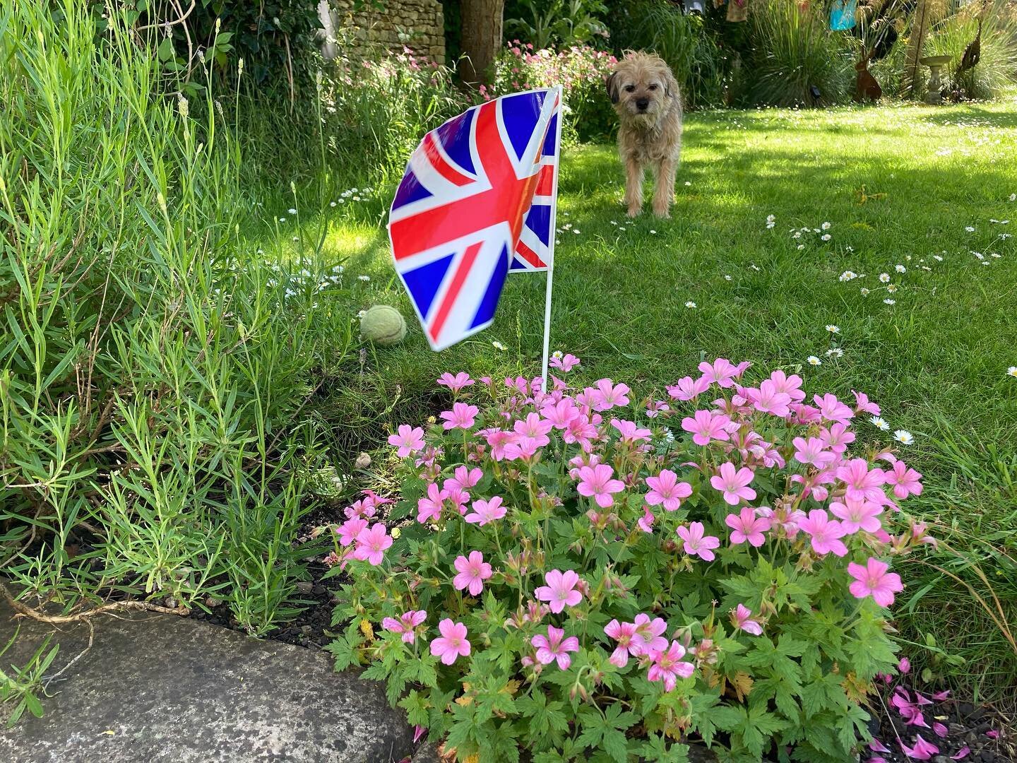 COMPETITION TIME 🇬🇧🇬🇧🇬🇧

THANDI says don&rsquo;t forget to enter our amazing GREAT BRITISH JUBILEE GIVEAWAY in conjunction with our lovely friends at @thesandyduck &amp; @gypsea_healing

ONE lucky winner will get

⭐️ A two night STAY at boutiqu