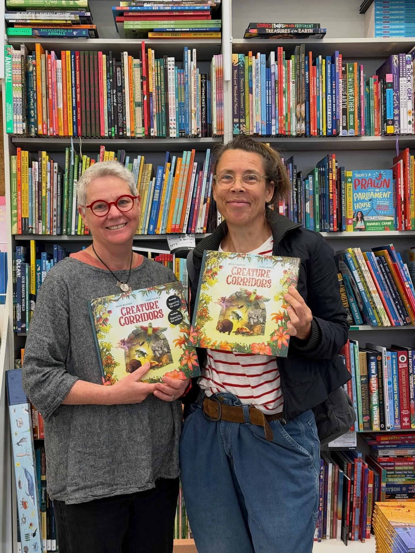 ln was such a treat to meet up with creative collaborator and illustrator @ankenoack.illustration on the weekend and to pop into @readingskids to sign copies of our book Creature Corridors. 
Thank you @readingskids for hosting our impromptu visit. ✨