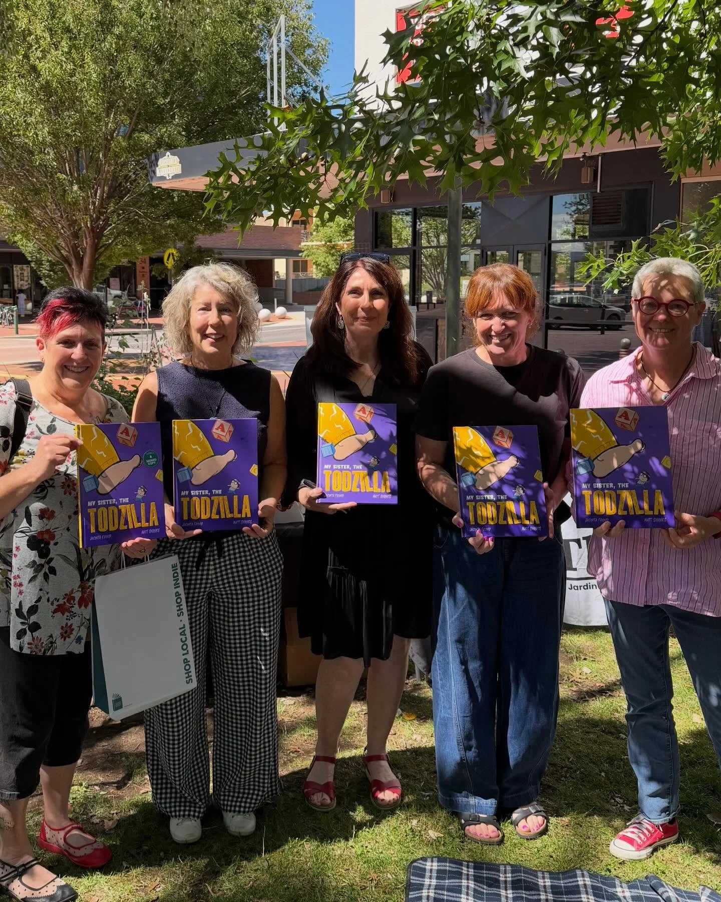 💛 Congratulations @jacintafroud and @matt_shanks on the launch of your wonderful new book, My Sister the Todzilla, hosted by the fabulous @thebookcowkingston 

💜 It was the perfect day for a launch and lovely to catch up with other Canberra creativ
